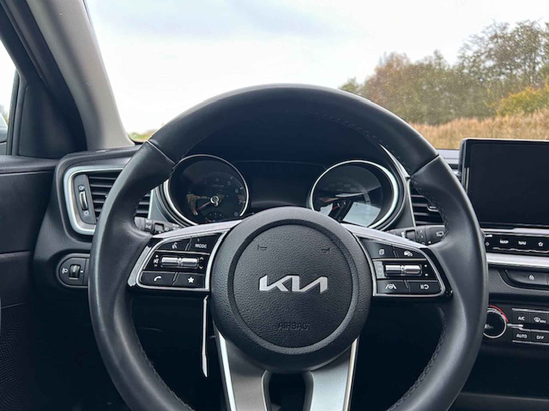 Kia Ceed Sw 1.0 T-GDi 120pk DynamicLine | Navigatie | Apple carplay/ Android auto | Camera | Climate control | All-season banden | NAP | Rijklaar prijs! - 18/25