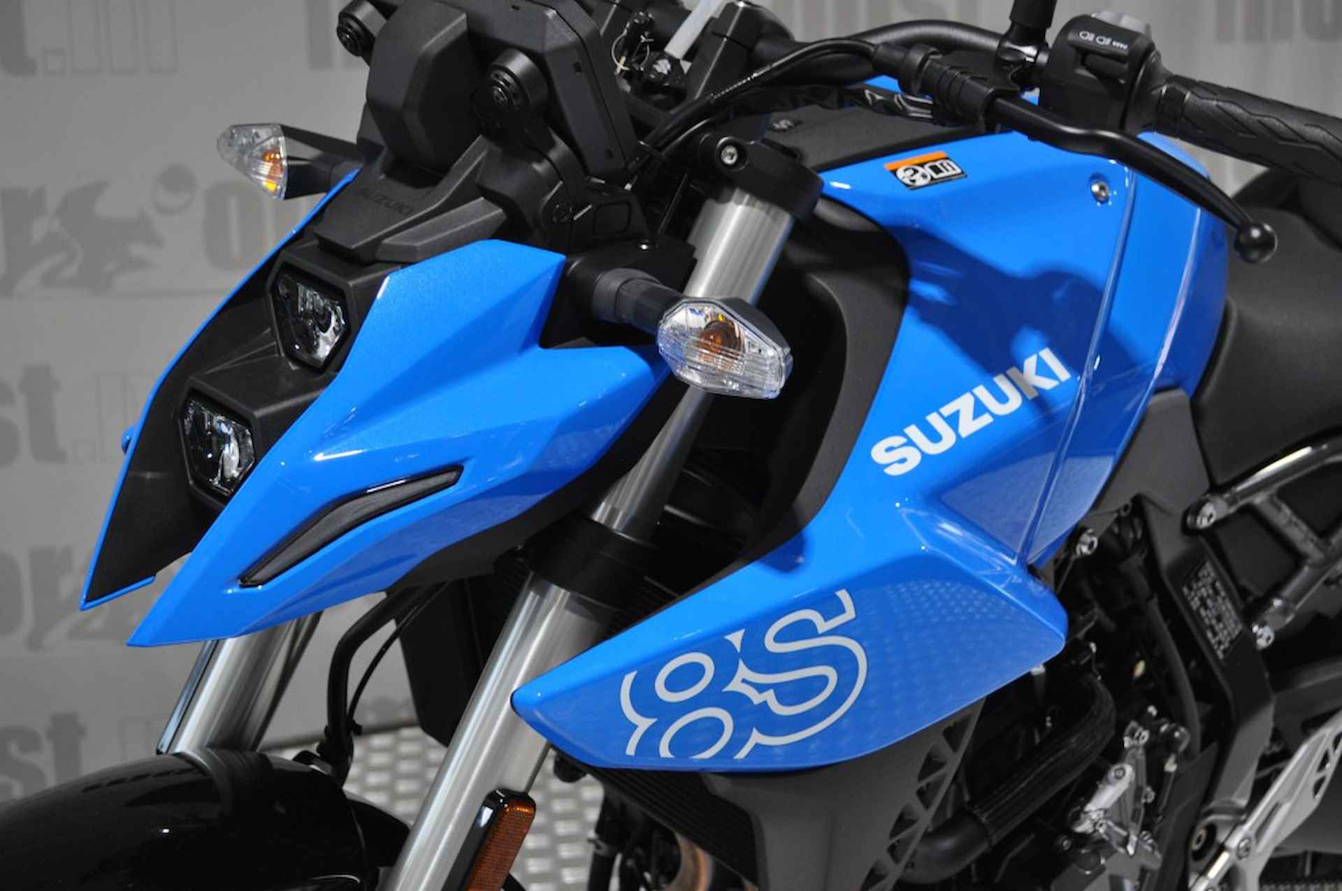 SUZUKI Gsx-8s - 9/19