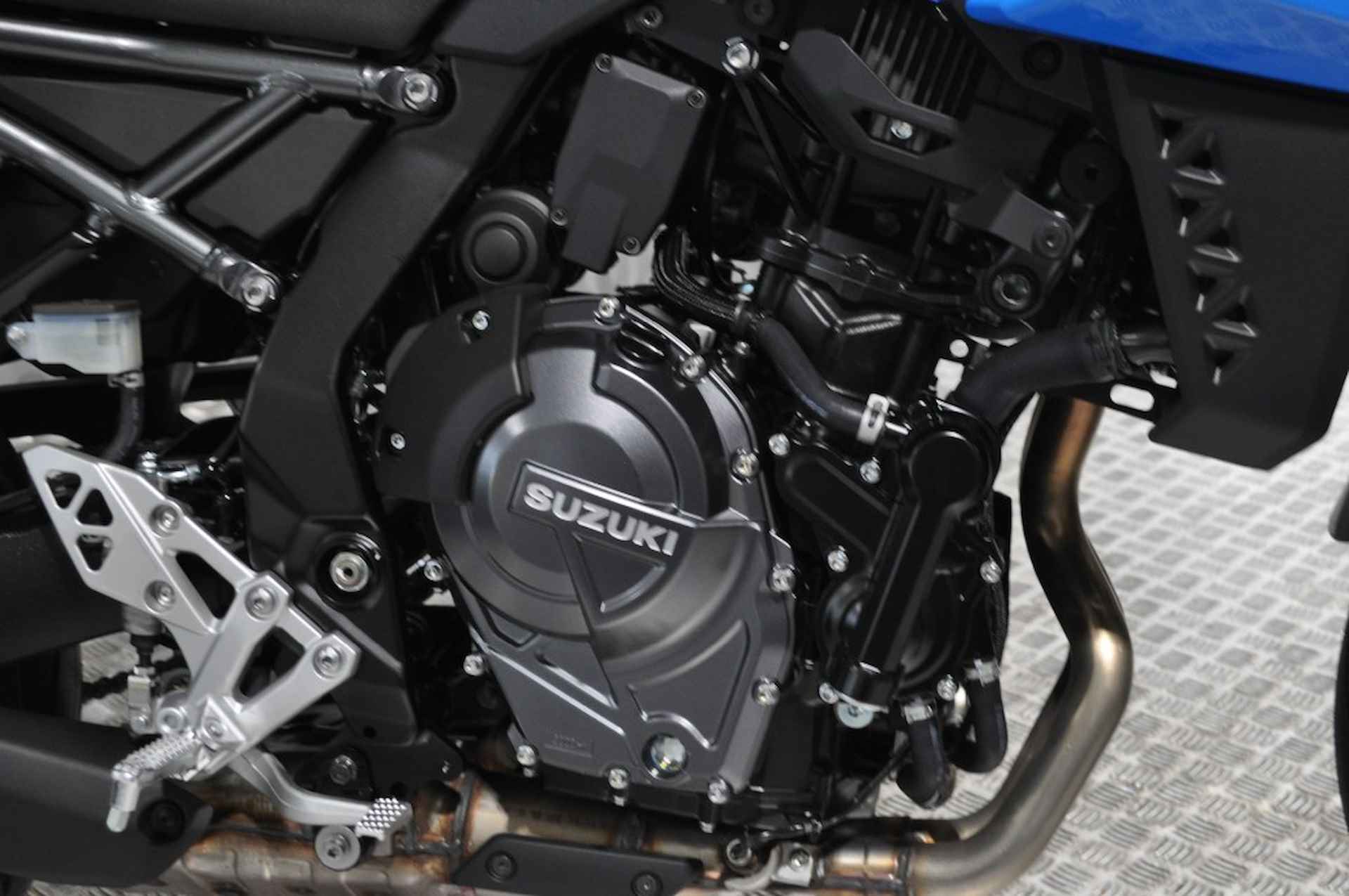 SUZUKI Gsx-8s - 13/19