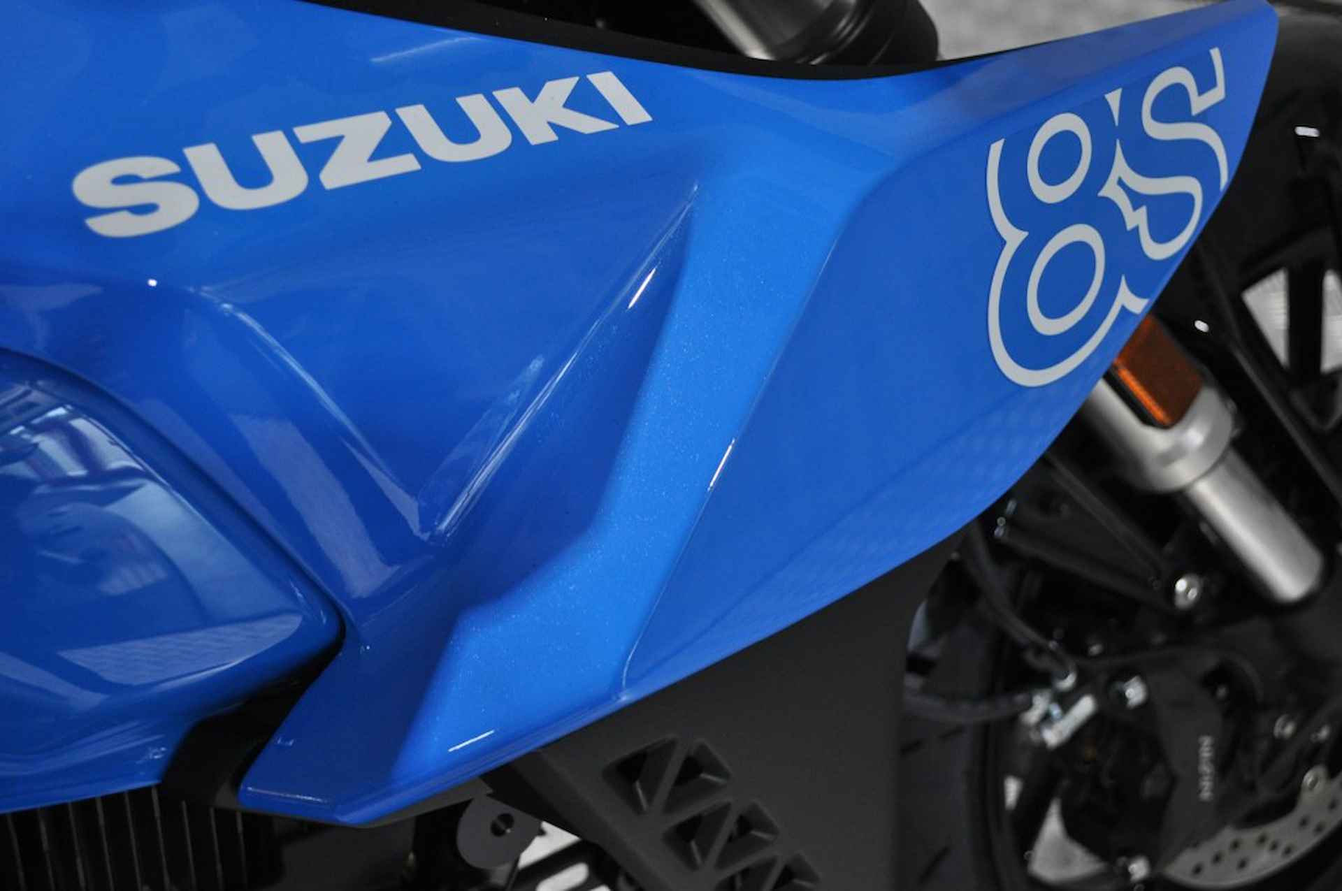 SUZUKI Gsx-8s - 17/19