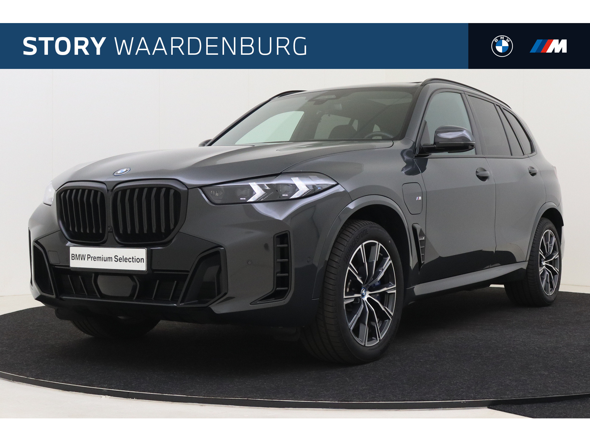 BMW X5 xDrive50e High Executive M Sport Automaat / Panoramadak / Trekhaak / Harman Kardon / Live Cockpit Professional / Parking Assistant Professional / Gesture Control