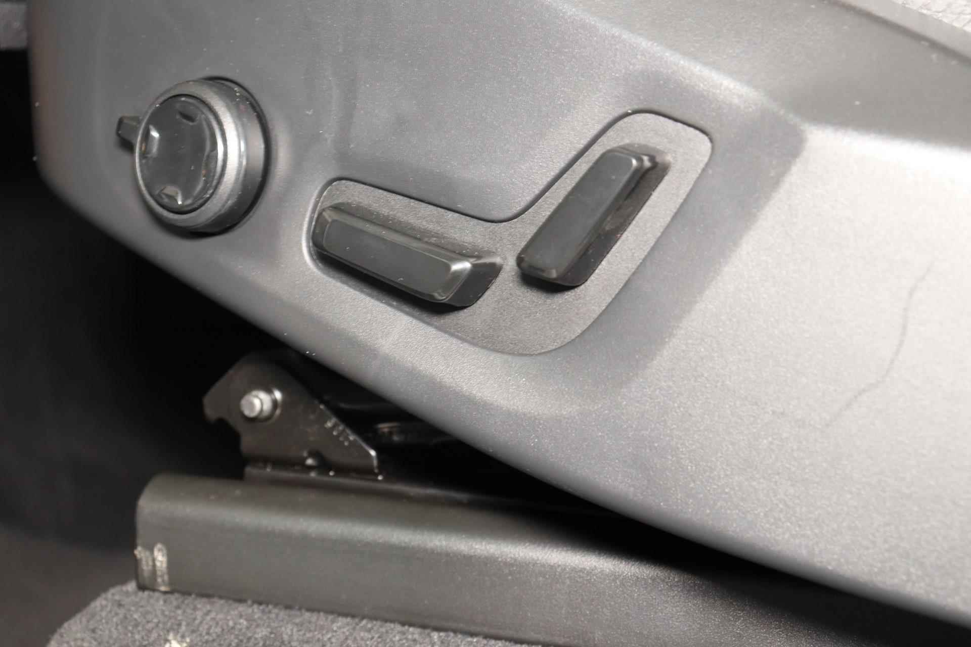 Volvo XC90 T8 Recharge AWD R-Design - IntelliSafe Assist & Surround - Harman/Kardon audio - Adaptieve LED koplampen - Parkeercamera achter - Elektr. bedienb. voorstoelen met geheugen - Climate-Control 4-zone - Apple Carplay & Android Auto - Parkeersensoren voor & achter - Verwarmde voorstoelen & stuur - Draadloze tel. lader - Extra getint glas - 20' LMV - 8/29