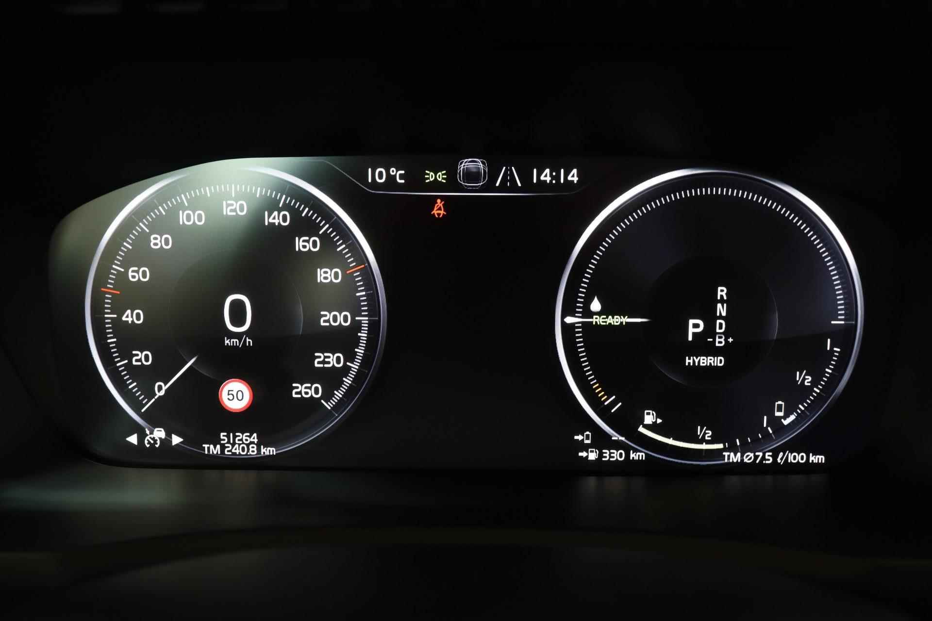 Volvo XC90 T8 Recharge AWD R-Design - IntelliSafe Assist & Surround - Harman/Kardon audio - Adaptieve LED koplampen - Parkeercamera achter - Elektr. bedienb. voorstoelen met geheugen - Climate-Control 4-zone - Apple Carplay & Android Auto - Parkeersensoren voor & achter - Verwarmde voorstoelen & stuur - Draadloze tel. lader - Extra getint glas - 20' LMV - 10/29
