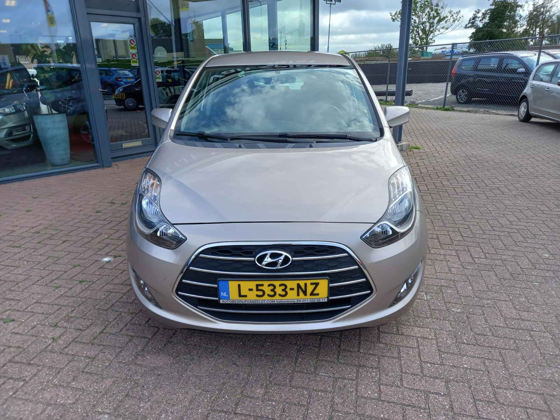 Hyundai ix20 1.4i i-Drive, Airco, Elektrische ramen voor, Elektrische spiegels, Radio/CD/Aux/USB, Licht metalen velgen, Centrale vergrendelin ,Armsteun voor en achter, Achterbank in delen inklapbaar, Nette auto inclusief BOVAG garantie - 3/27