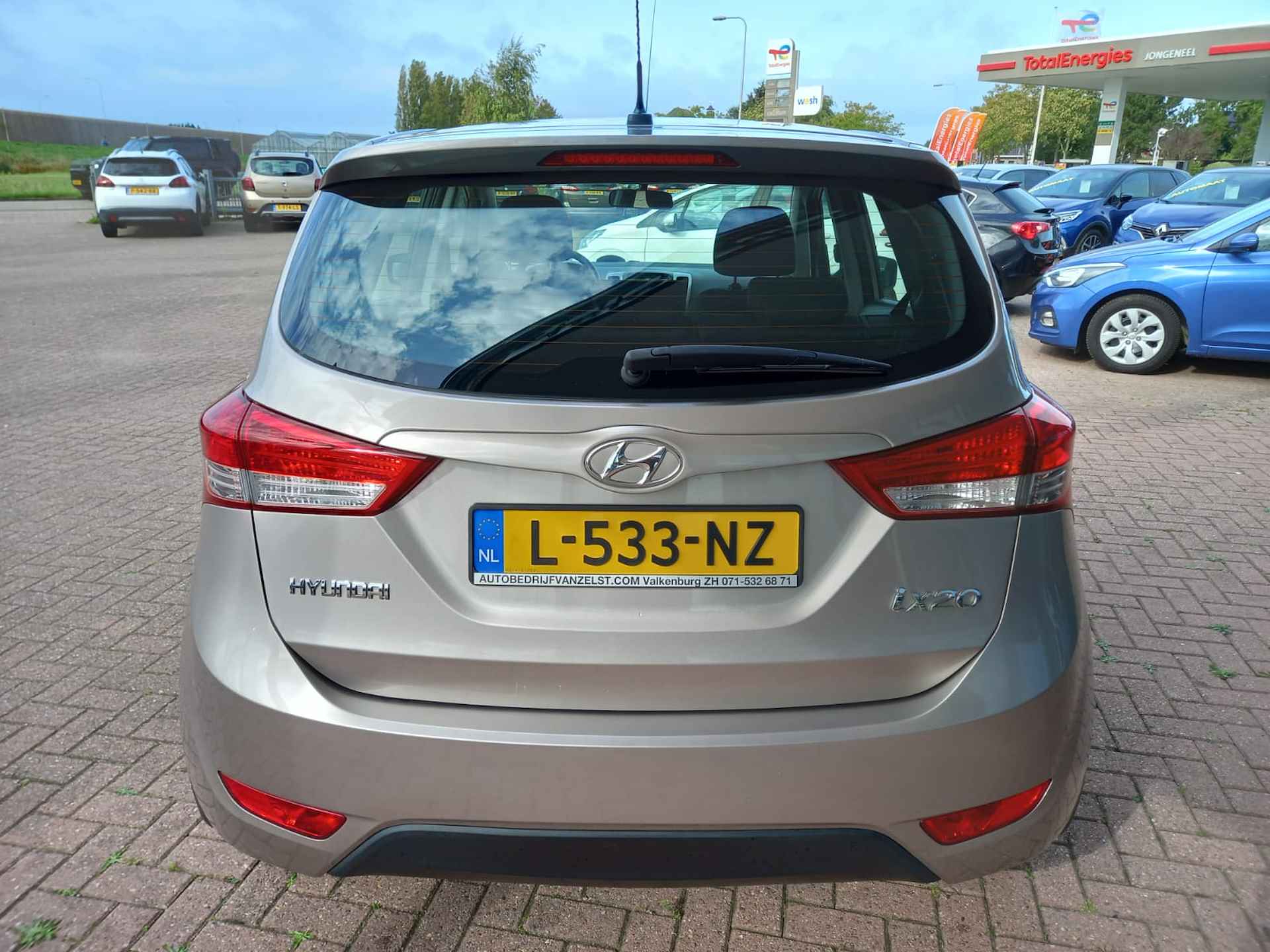 Hyundai ix20 1.4i i-Drive, Airco, Elektrische ramen voor, Elektrische spiegels, Radio/CD/Aux/USB, Licht metalen velgen, Centrale vergrendelin ,Armsteun voor en achter, Achterbank in delen inklapbaar, Nette auto inclusief BOVAG garantie - 7/27