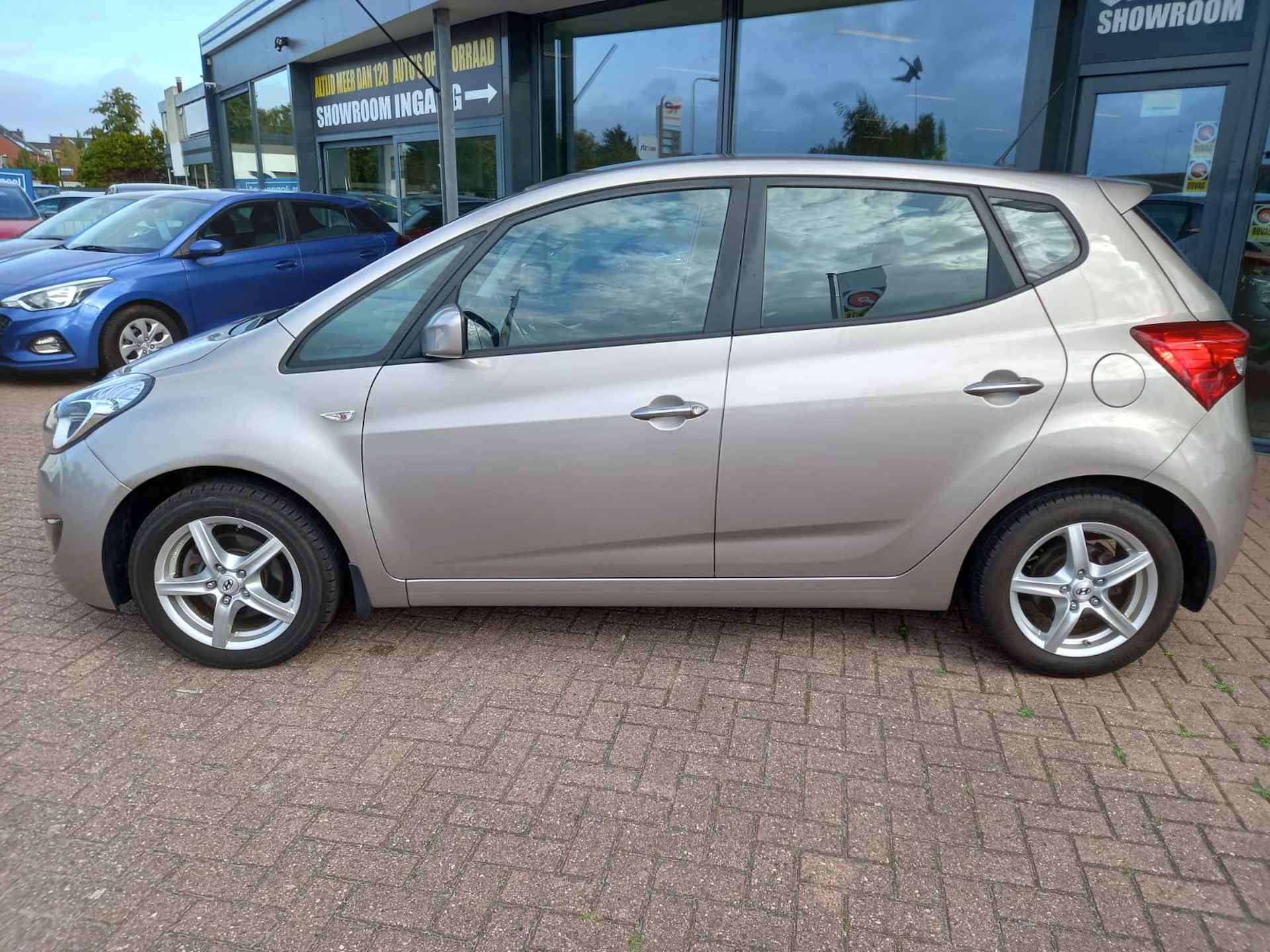 Hyundai ix20 1.4i i-Drive, Airco, Elektrische ramen voor, Elektrische spiegels, Radio/CD/Aux/USB, Licht metalen velgen, Centrale vergrendelin ,Armsteun voor en achter, Achterbank in delen inklapbaar, Nette auto inclusief BOVAG garantie - 9/27