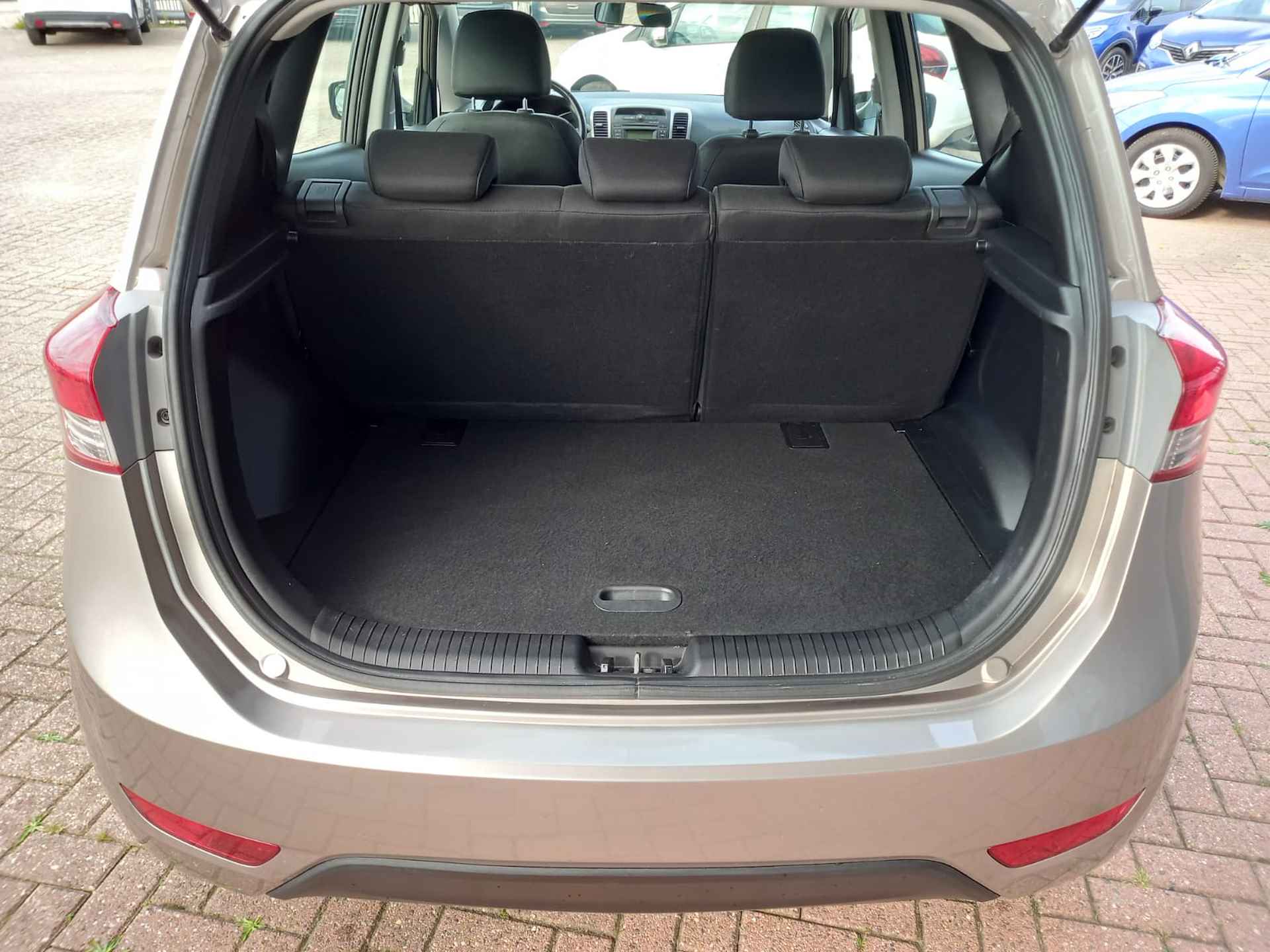 Hyundai ix20 1.4i i-Drive, Airco, Elektrische ramen voor, Elektrische spiegels, Radio/CD/Aux/USB, Licht metalen velgen, Centrale vergrendelin ,Armsteun voor en achter, Achterbank in delen inklapbaar, Nette auto inclusief BOVAG garantie - 11/27