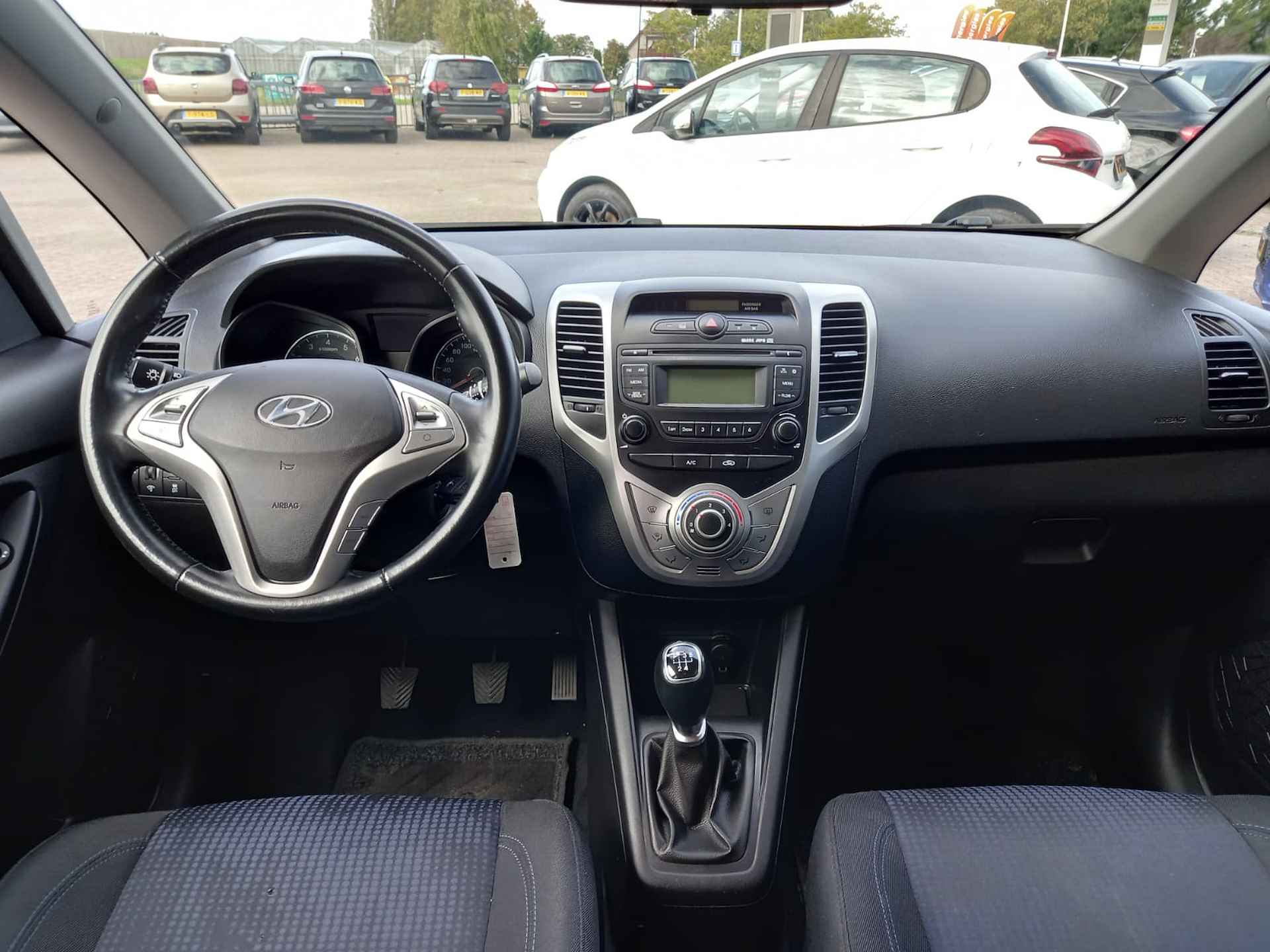 Hyundai ix20 1.4i i-Drive, Airco, Elektrische ramen voor, Elektrische spiegels, Radio/CD/Aux/USB, Licht metalen velgen, Centrale vergrendelin ,Armsteun voor en achter, Achterbank in delen inklapbaar, Nette auto inclusief BOVAG garantie - 13/27