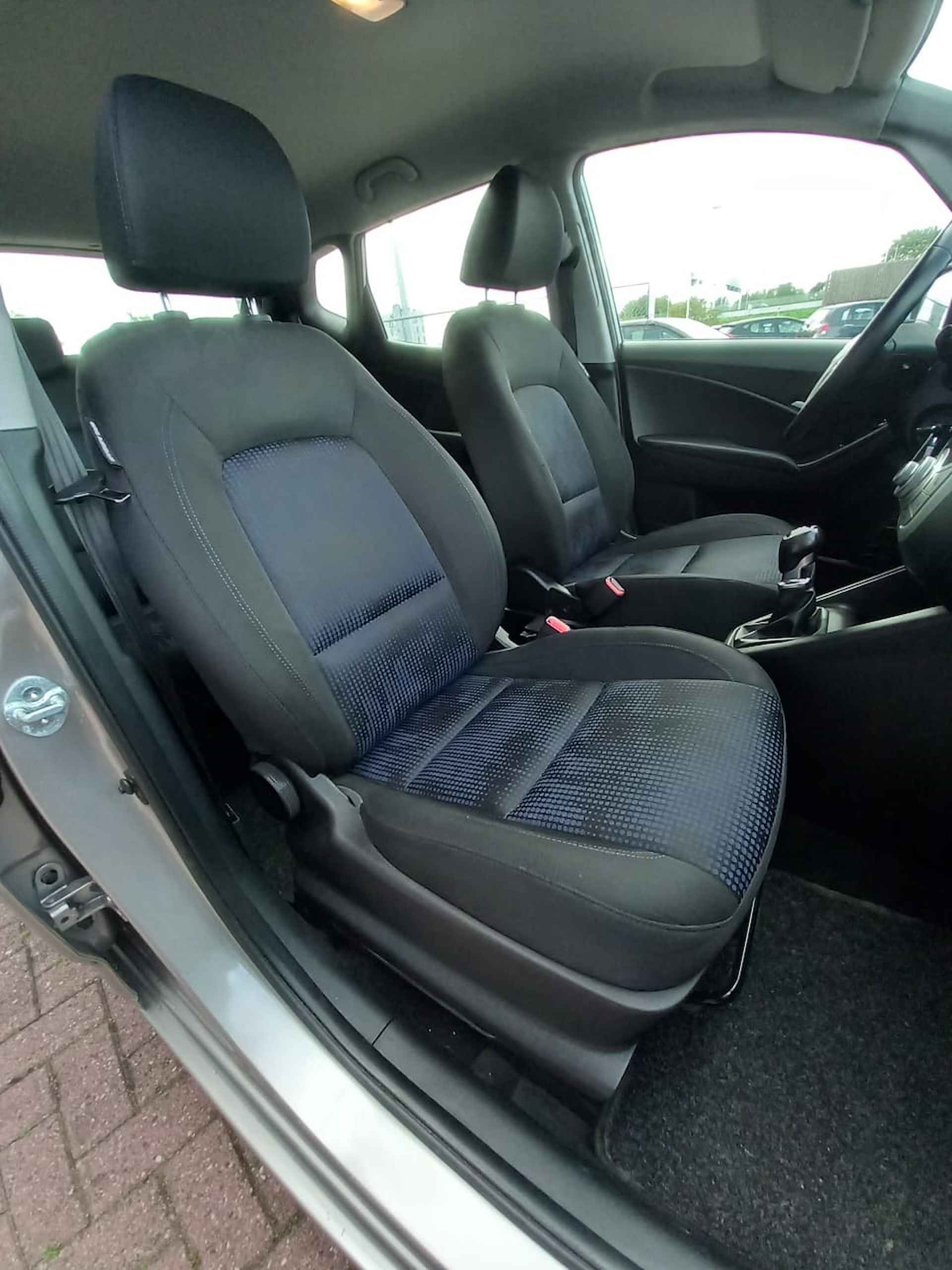 Hyundai ix20 1.4i i-Drive, Airco, Elektrische ramen voor, Elektrische spiegels, Radio/CD/Aux/USB, Licht metalen velgen, Centrale vergrendelin ,Armsteun voor en achter, Achterbank in delen inklapbaar, Nette auto inclusief BOVAG garantie - 16/27