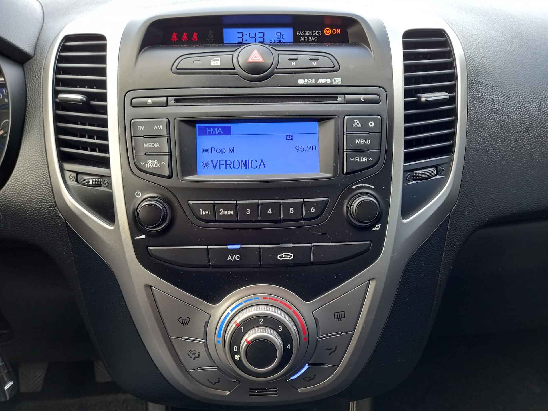 Hyundai ix20 1.4i i-Drive, Airco, Elektrische ramen voor, Elektrische spiegels, Radio/CD/Aux/USB, Licht metalen velgen, Centrale vergrendelin ,Armsteun voor en achter, Achterbank in delen inklapbaar, Nette auto inclusief BOVAG garantie - 20/27