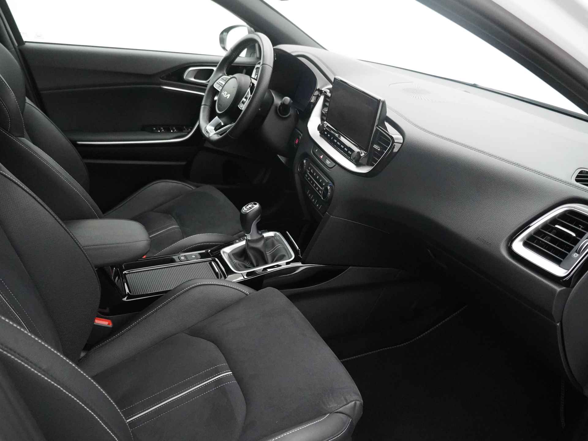 Kia Ceed Sportswagon 1.0 T-GDi GT-Line - Schuifdak - Sportstoelen - Navigatie - Stoelverwarming - Fabrieksgarantie tot 10-2030 - 40/50