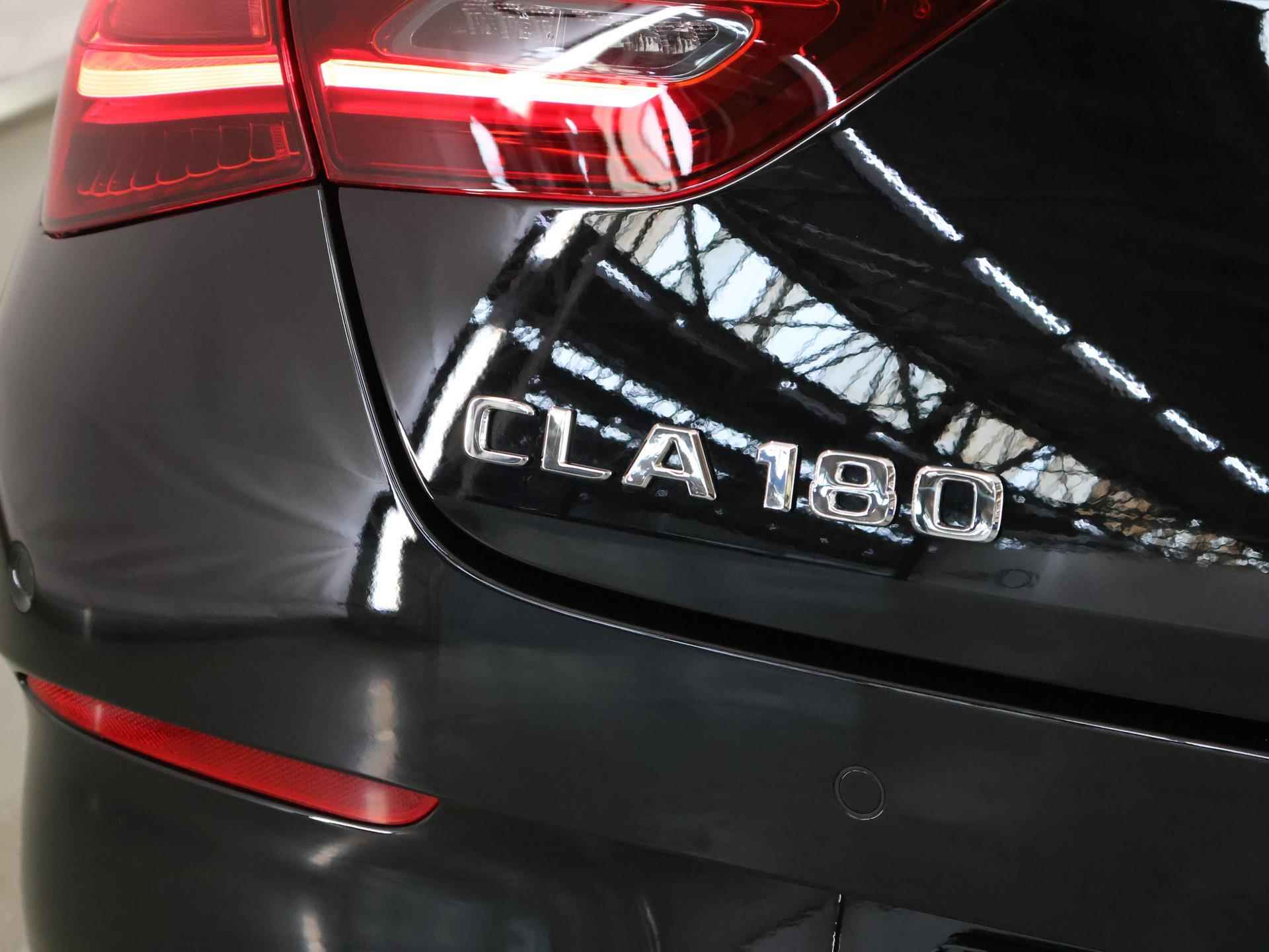 Mercedes-Benz CLA-klasse Shooting Brake 180 Star Edition AMG NIGHT | Panoramadak | Sfeerverlichting | Dodehoek assistent | Achteruitrijcamera | Keyless Entry | Apple Carplay | MultiBeam LED | - 44/46
