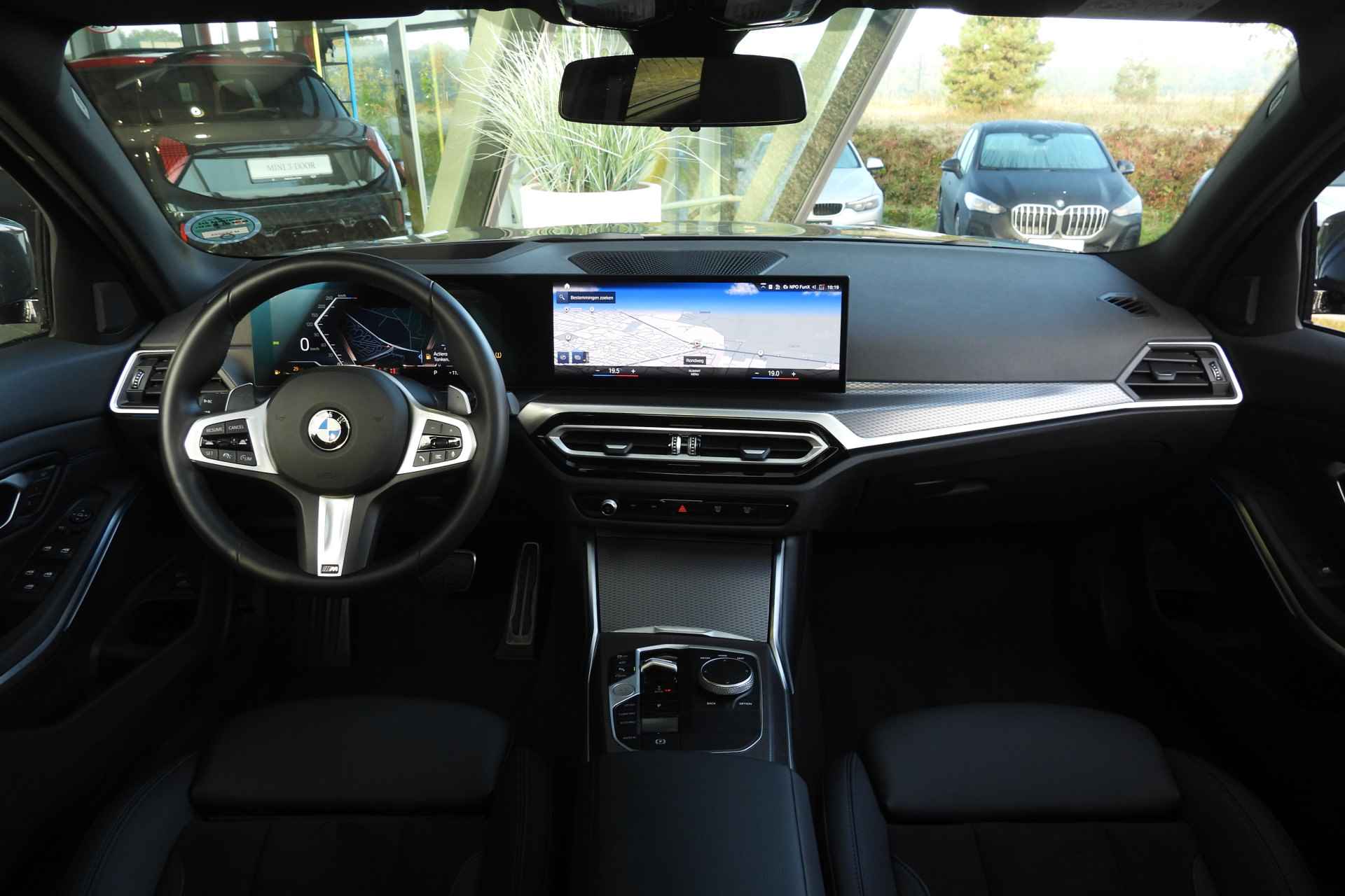 BMW 3 Serie Touring 320i High Executive M Sport Automaat / Panoramadak / Trekhaak / Sportstoelen / Adaptieve LED / Active Cruise Control / Parking Assistant Plus / Adaptief M Onderstel - 26/41