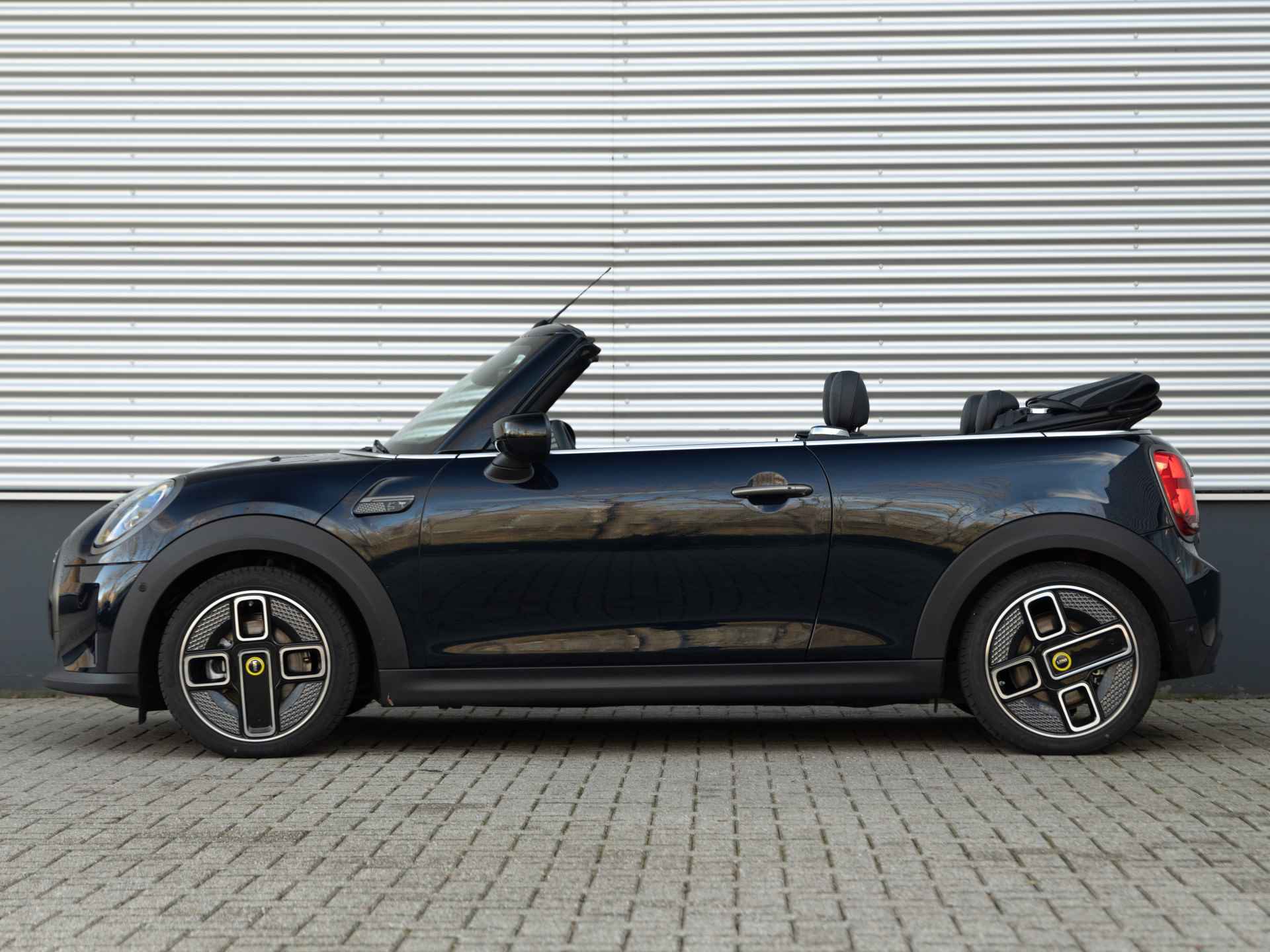 MINI MINI Electric Cabrio MINI Yours - 1 of 999 - Enigmatic Black metallic - 7/45