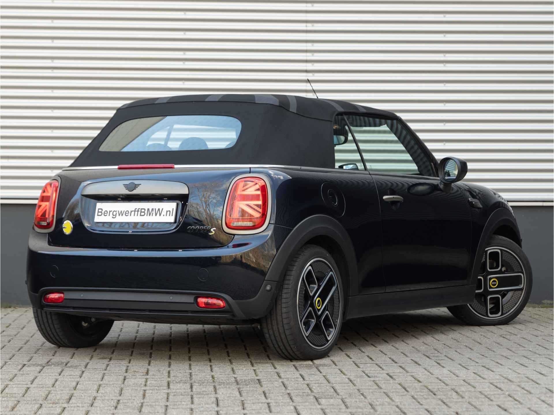 MINI MINI Electric Cabrio MINI Yours - 1 of 999 - Enigmatic Black metallic - 11/45