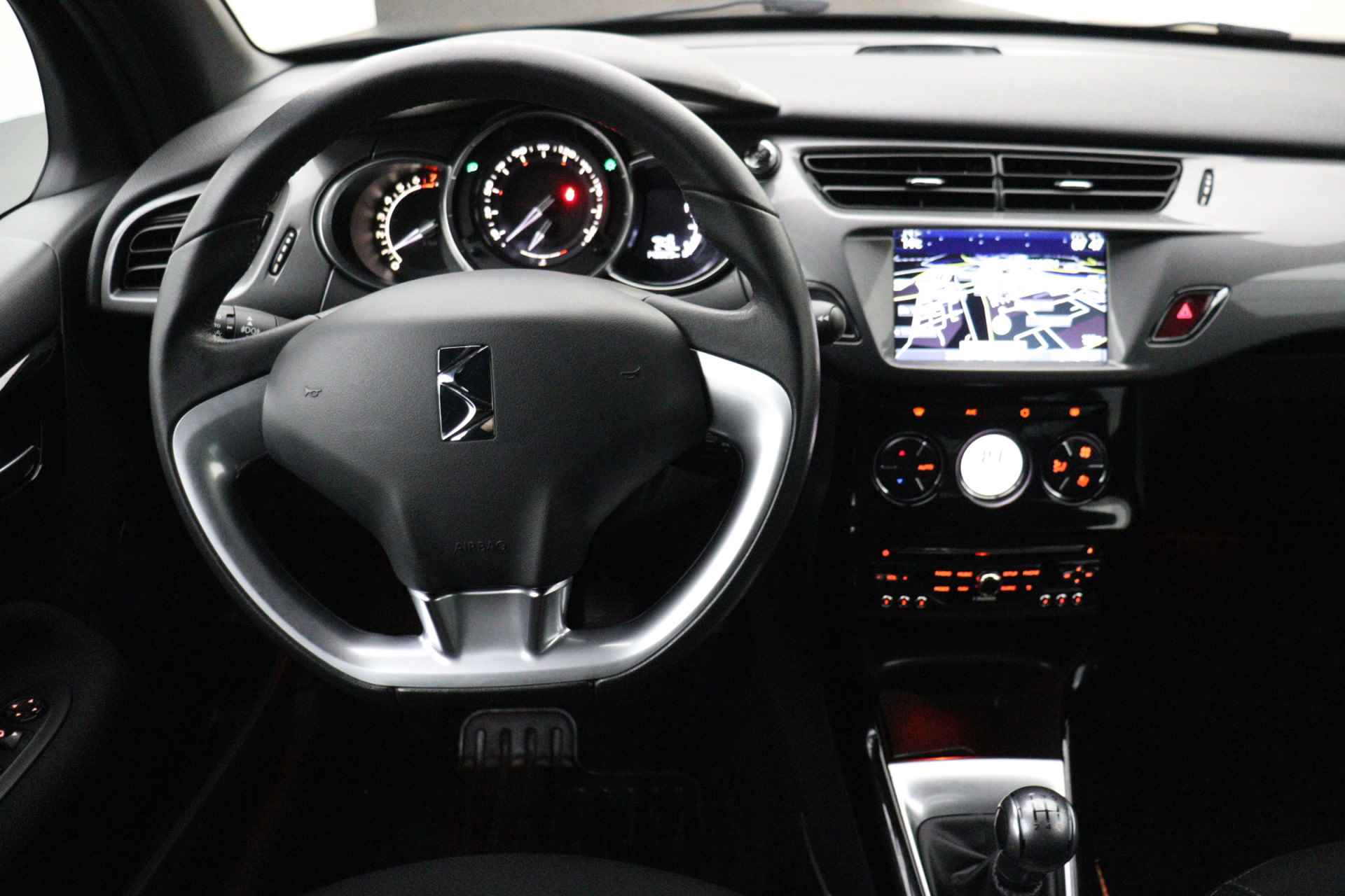 Citroën DS3 1.2 VTi Business | 4-Seizoensbanden | Navigatie | Cruise control | Parkeersensoren - 16/29