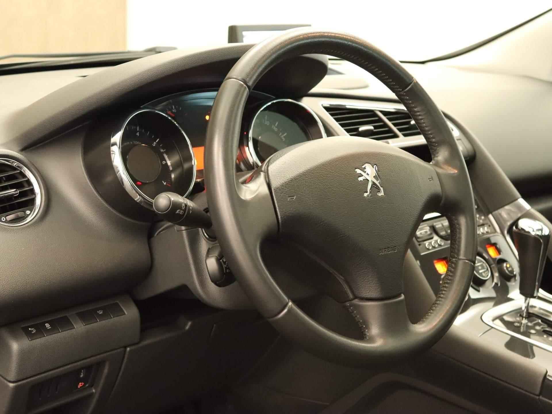 Peugeot 3008 1.6 THP Active  - ORIGINEEL NEDERLANDSE AUTO - AFNEEMBARE TREKHAAK - TREKGEWICHT 1500 KG - PANORAMADAK - CLIMATE CONTROL - CRUISE CONTROL - NAVIGATIE - PARKEERSENSOREN ACHTER - 17 INCH LICHT METALEN VELGEN - 20/38