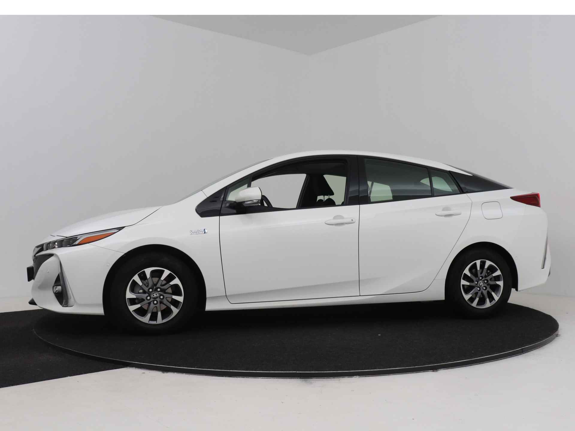 Toyota Prius 1.8 Plug-in Hybrid Dynamic Limited | Head up Display | Navigatie | Stoelverwarming | Cruise Control Adaptief | Camera | - 4/47