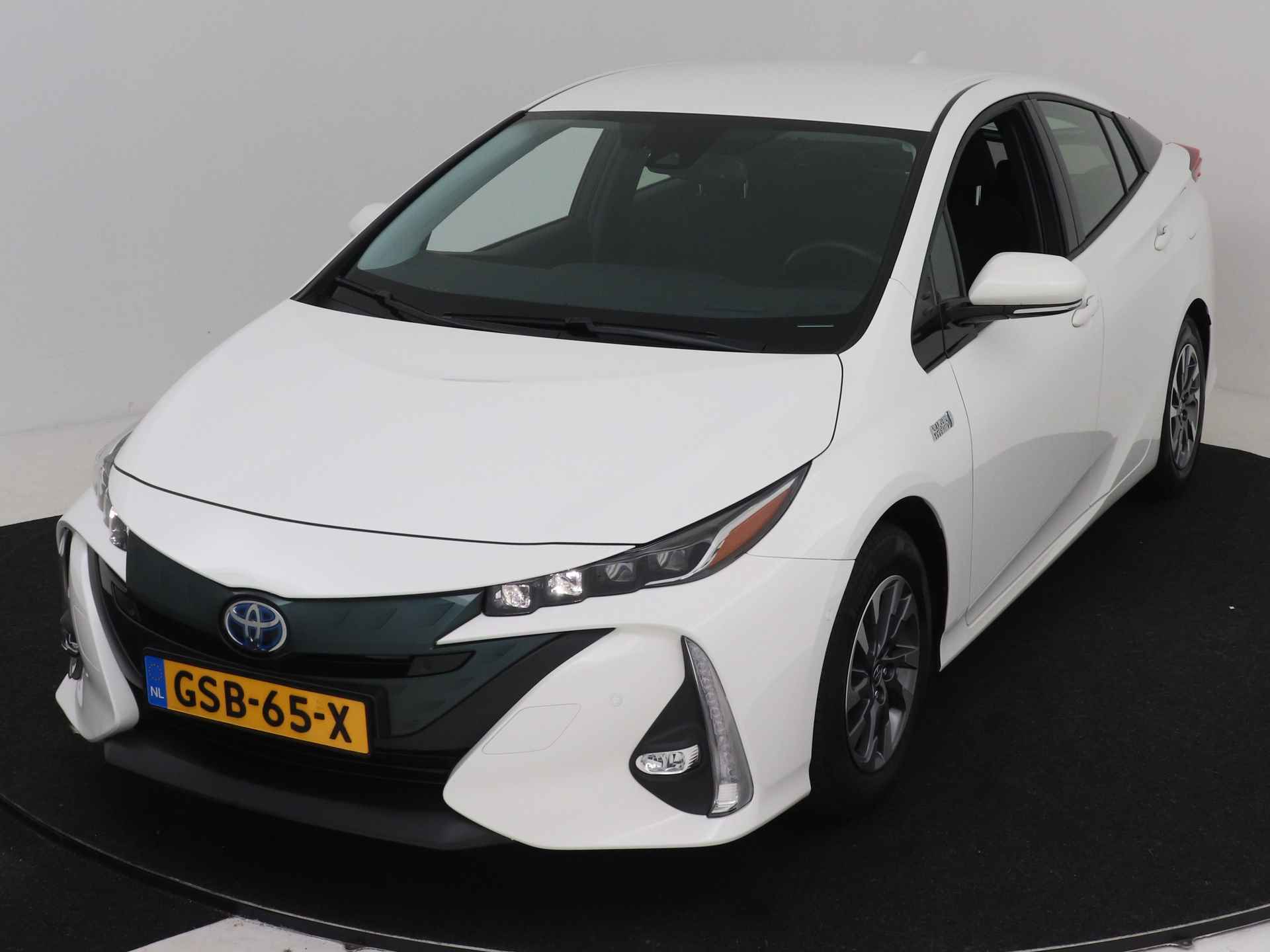 Toyota Prius 1.8 Plug-in Hybrid Dynamic Limited | Head up Display | Navigatie | Stoelverwarming | Cruise Control Adaptief | Camera | - 29/47