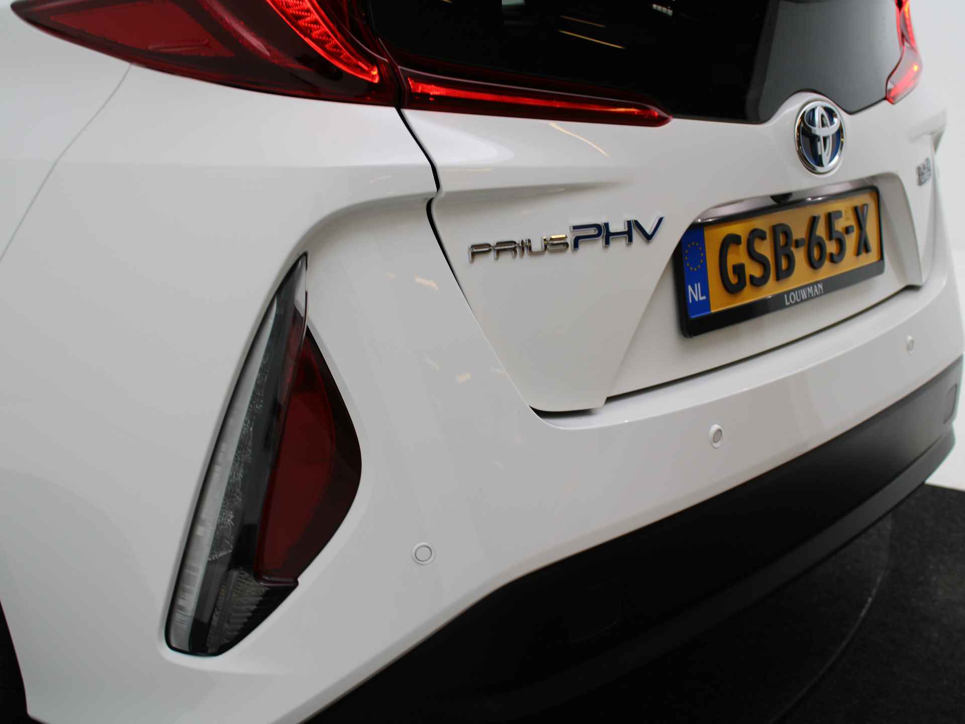 Toyota Prius 1.8 Plug-in Hybrid Dynamic Limited | Head up Display | Navigatie | Stoelverwarming | Cruise Control Adaptief | Camera | - 40/47