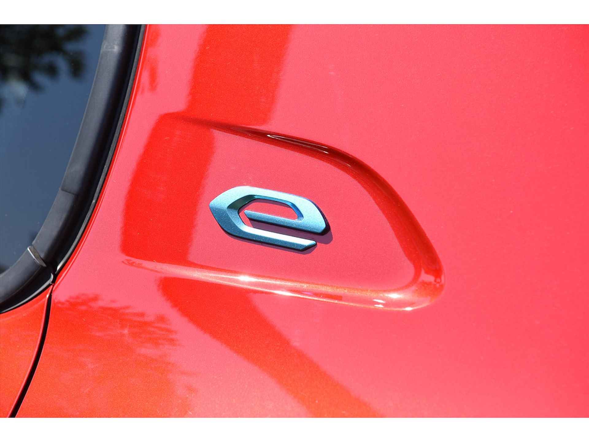 Peugeot e-208 50kWh 136pk GT Pack | glazen Panoramadak | - 31/32