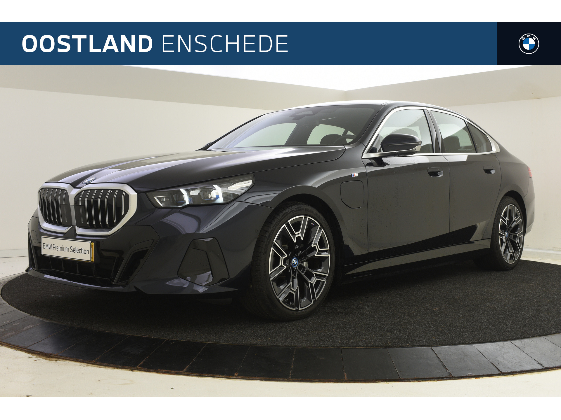 BMW 5 Serie 530e M Sport Automaat / Panoramadak / Trekhaak / Parking Assistant Professional / Stoelventilatie / Adaptieve LED / Comfort Access