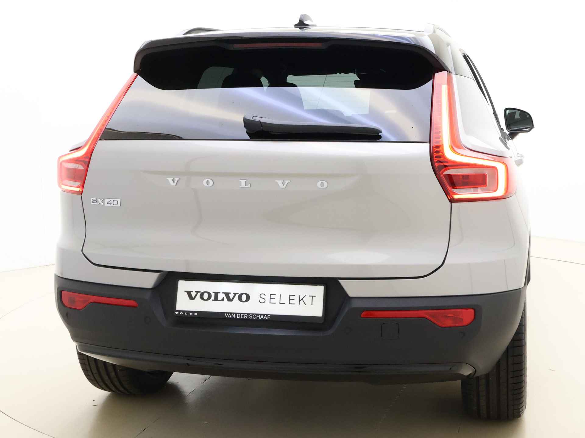 Volvo EX40 Extended Range Plus / NIEUW / DIRECT LEVERBAAR / Climate / 19'' / Donker glas / Zwart dak / Metallic Lak / - 14/36