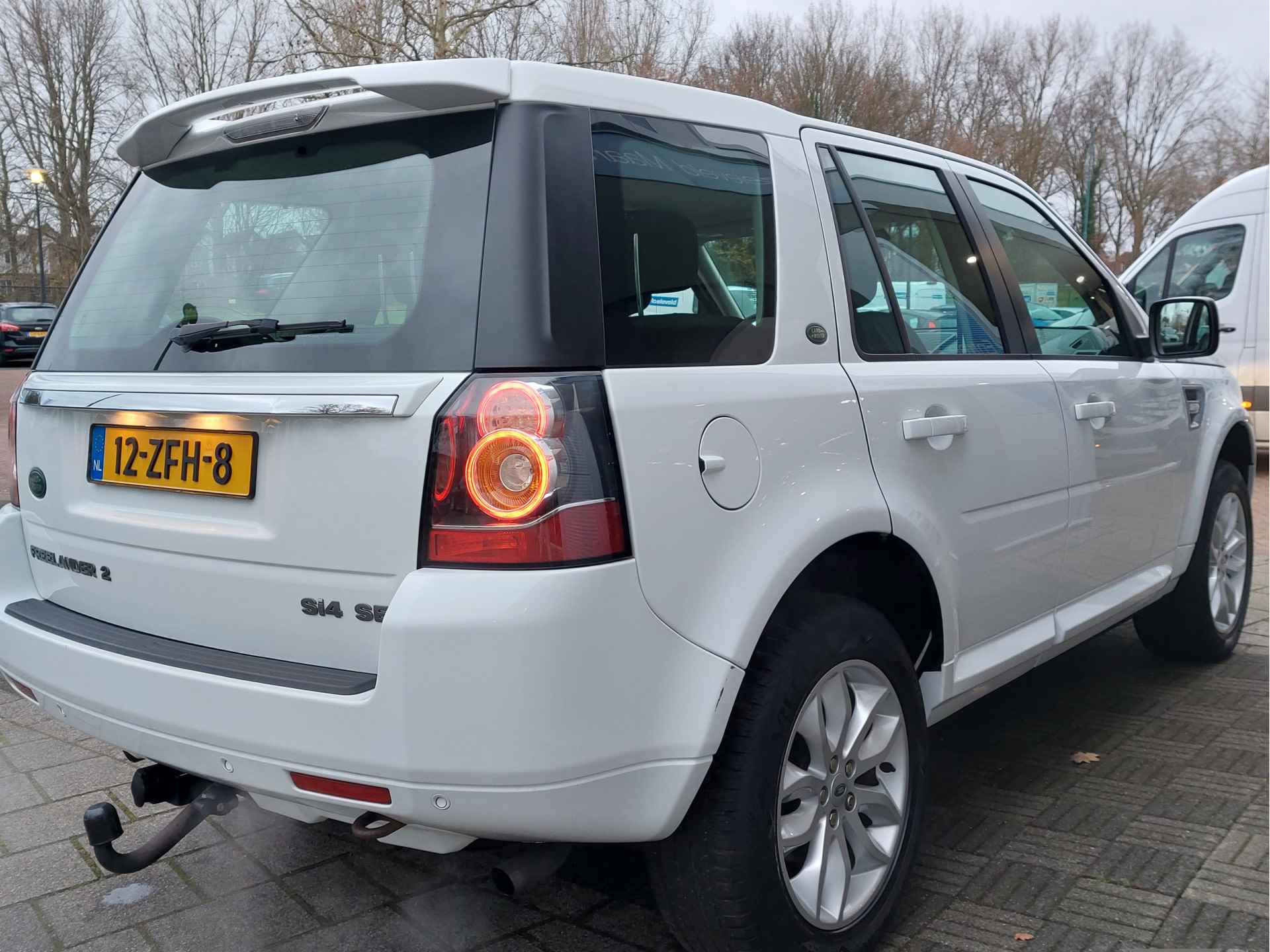 Land Rover Freelander 2.0 Si4 241pk 4WD Automaat SE Prestige | Origineel NL | Navi | Xenon | Clima | Cruise | Leder | Meridian Sound | Stoelverwarming | Pdc V+A | Licht+Regensensor | 17''lm | Trekhaak - 40/46