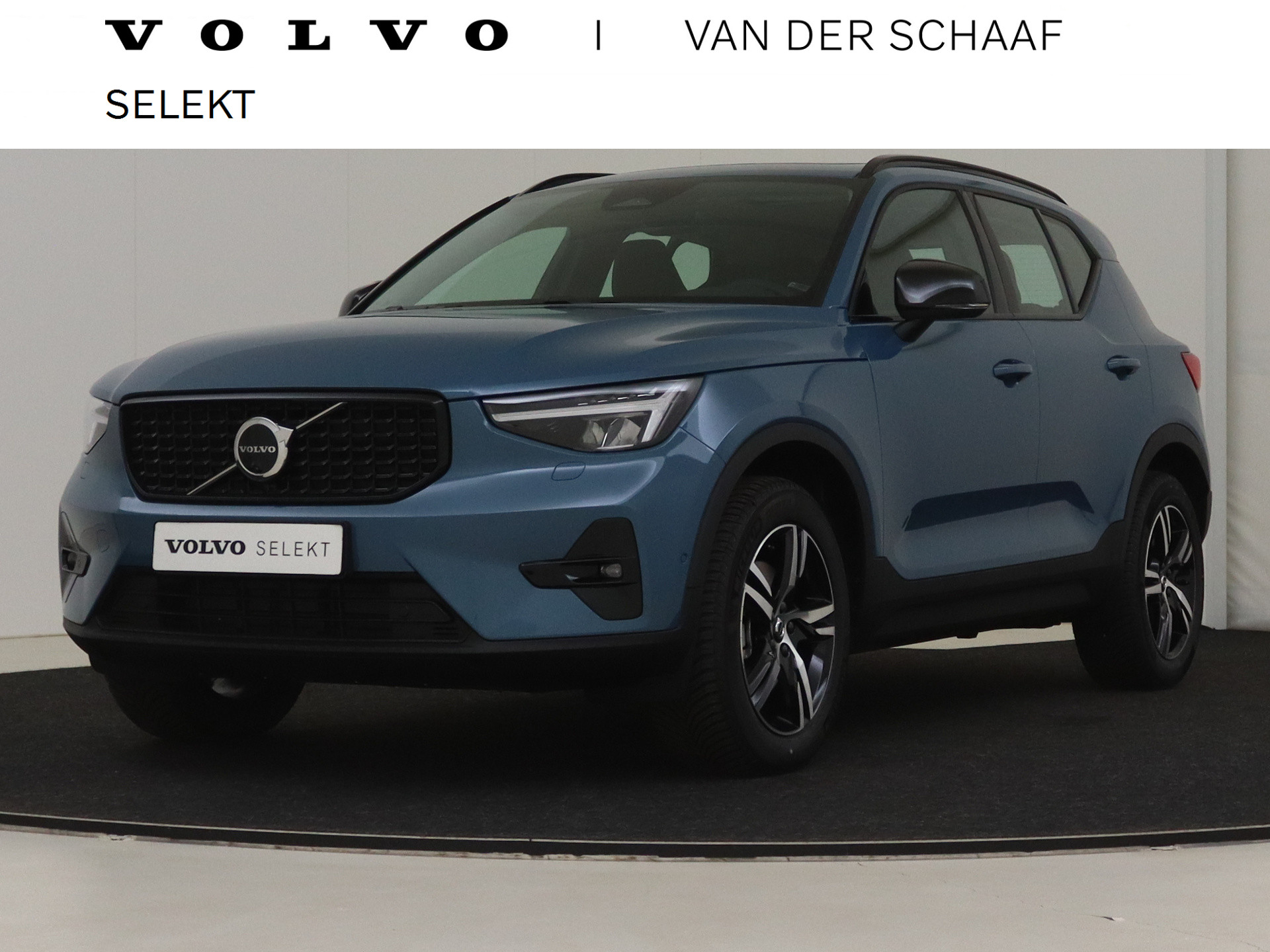 Volvo XC40 B3 177 pk Plus Dark | Leer | Standkachel | 360° Camera |