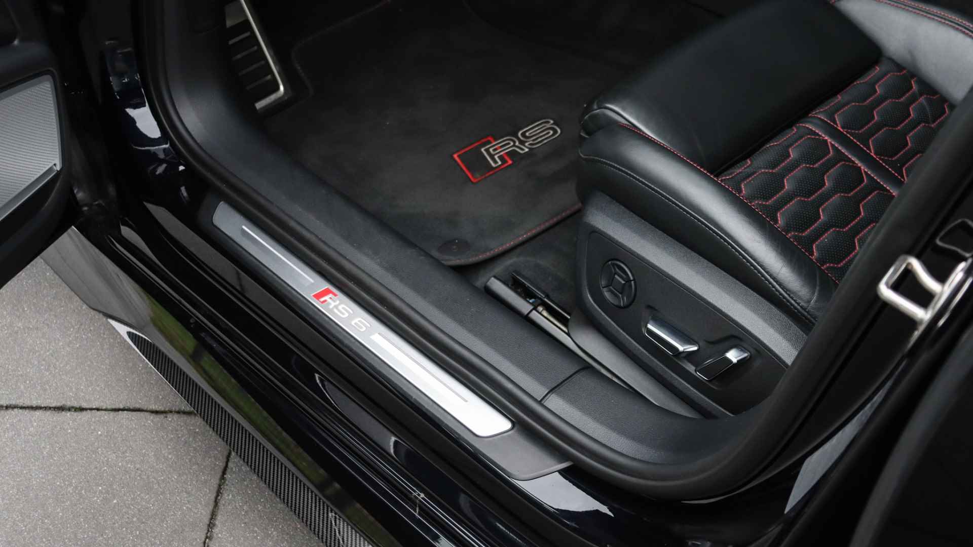 Audi RS6 Avant 4.0 TFSI quattro | RS Dynamic plus | Akrapovic | B&O 3D | Stoelventilatie | Panoramadak | Keramisch | - 26/37