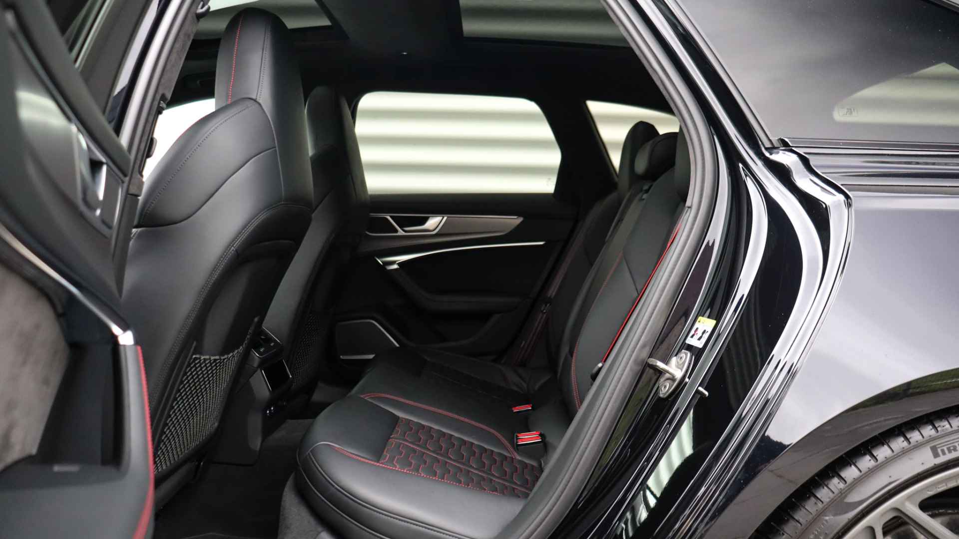 Audi RS6 Avant 4.0 TFSI quattro | RS Dynamic plus | Akrapovic | B&O 3D | Stoelventilatie | Panoramadak | Keramisch | - 28/37
