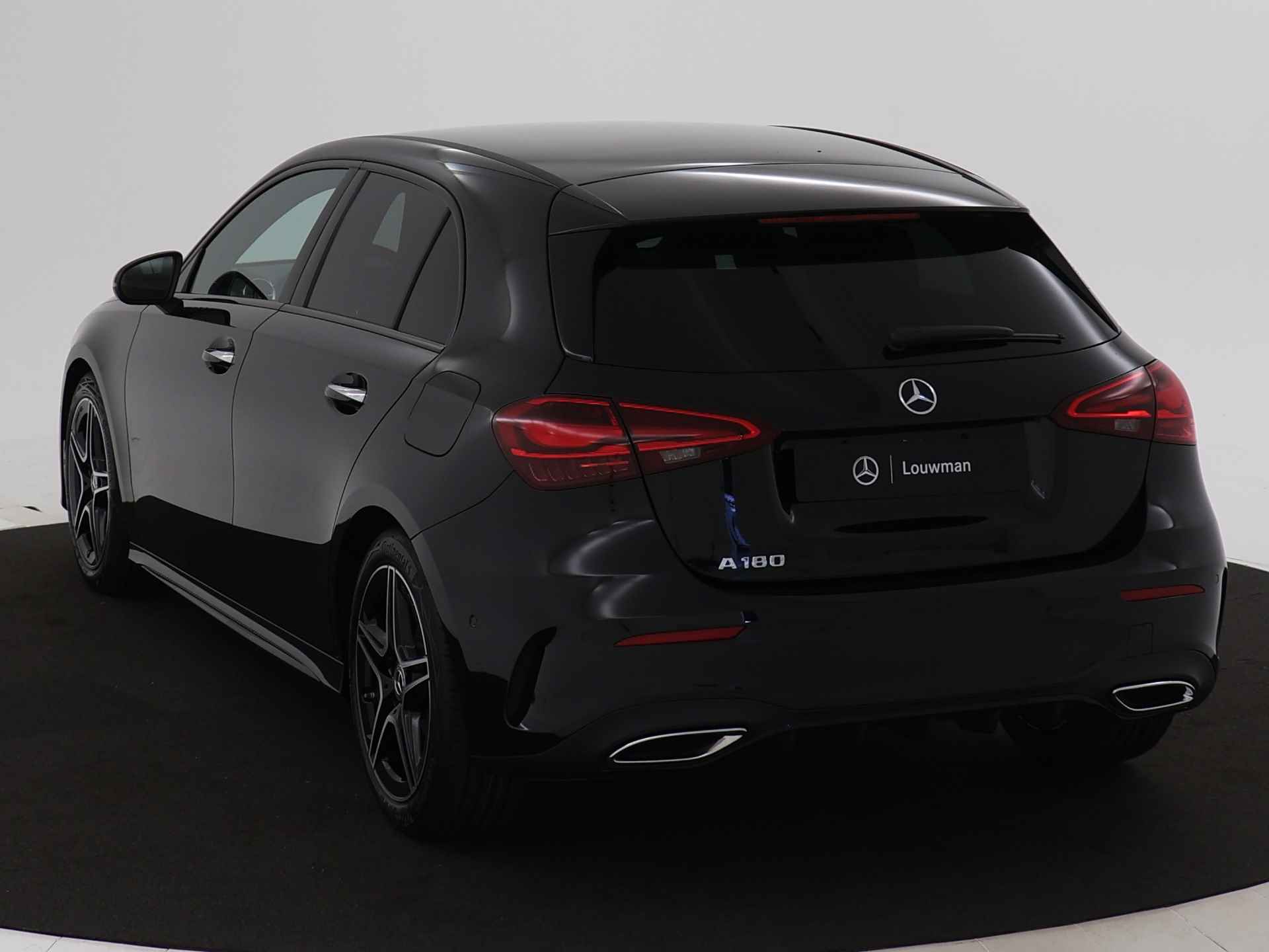 Mercedes-Benz A-Klasse 180 Star Edition AMG Line | Nightpakket | Parkeerpakket met achteruitrijcamera | KEYLESS GO | 	Sfeerverlichting | Extra USB-poorten | Antidiefstalpakket URBAN GUARD PLUS | Dodehoekassistent | - 13/39