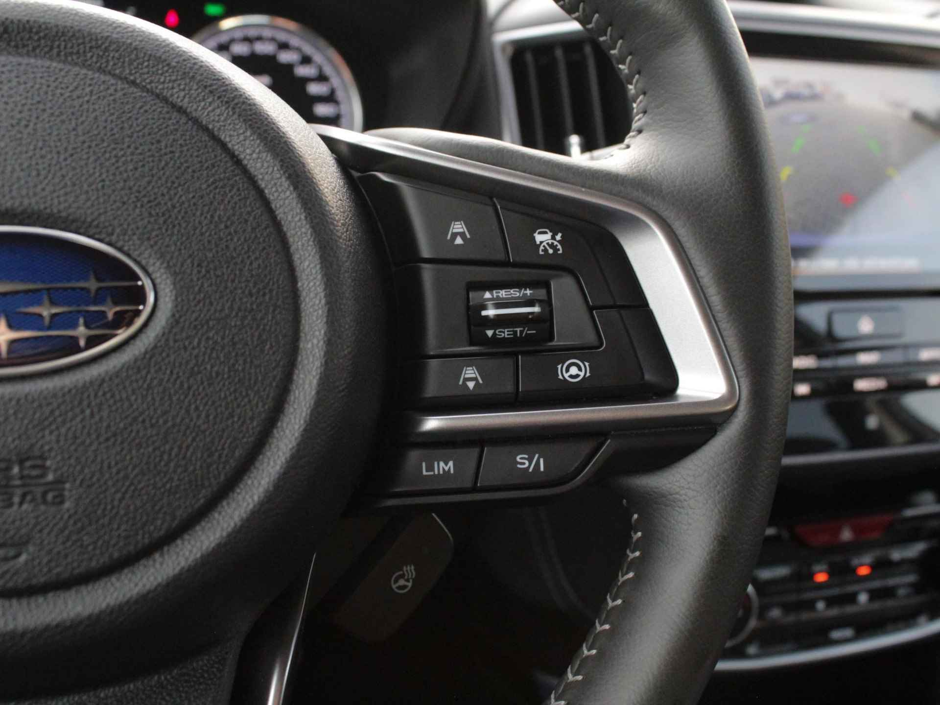 Subaru Forester 2.0i e-BOXER Premium Black | Navi | Panodak | Leder | Trekhaak - 18/40