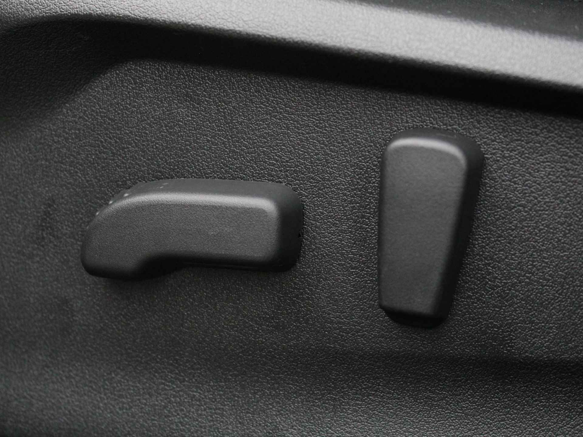 Subaru Forester 2.0i e-BOXER Premium Black | Navi | Panodak | Leder | Trekhaak - 28/40