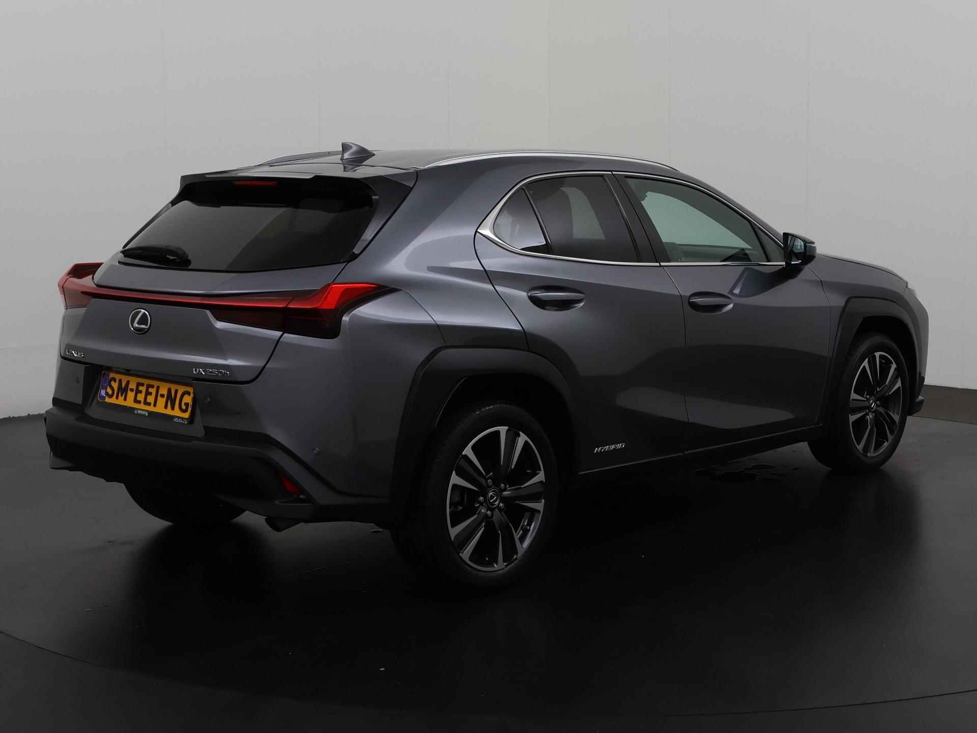 Lexus UX 250h Comfort Line | Camera | Adapt Cruise | Carplay | Zondag Open! - 4/34