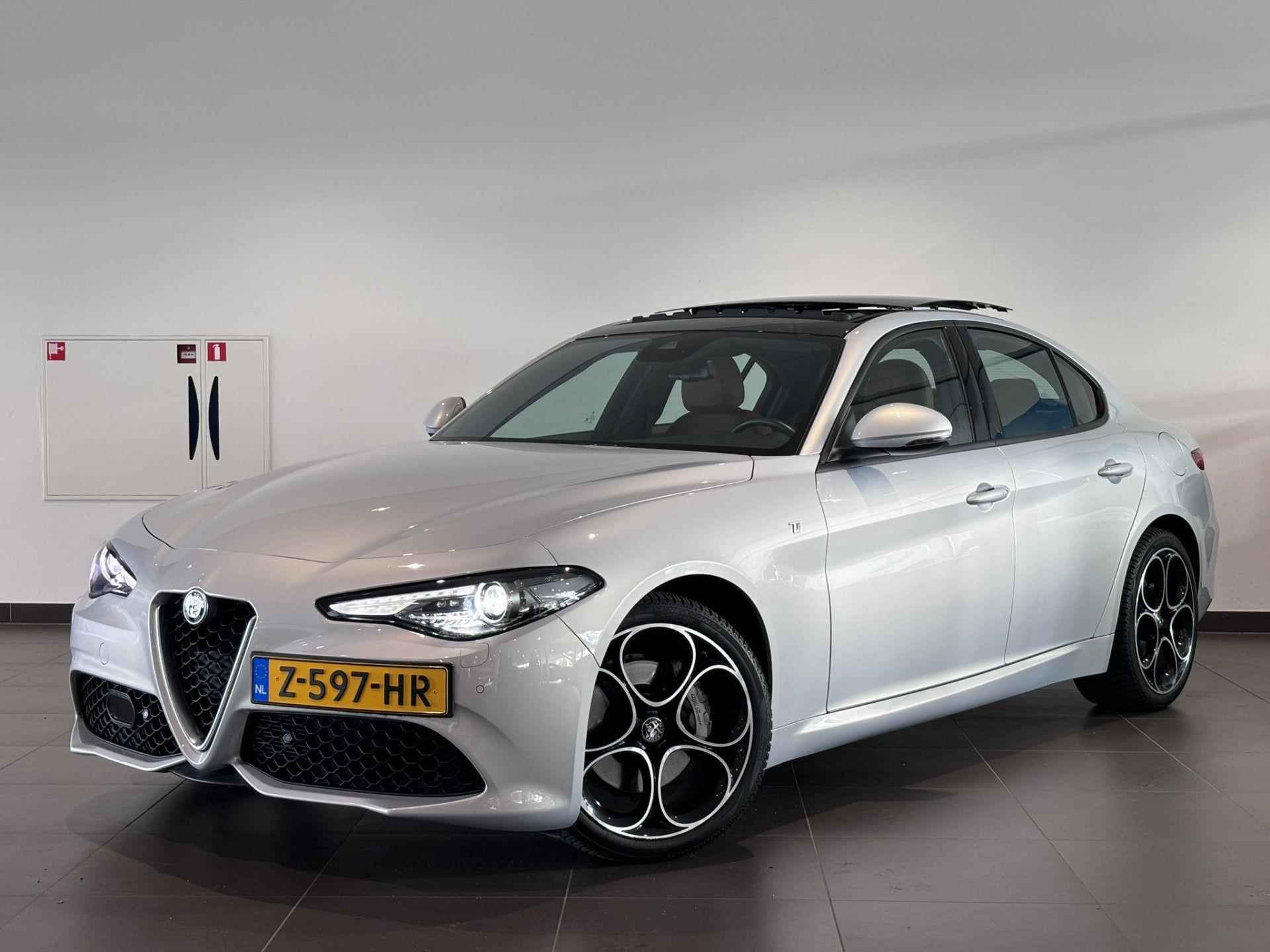 Alfa Romeo Giulia Ti 2.0 TURBO 280pk Q4 AWD AUTOMAAT | COGNAC LEDER | SCHUIF/KANTELDAK | NAVI | CAMERA | 19" LM-VELGEN | - 4/75