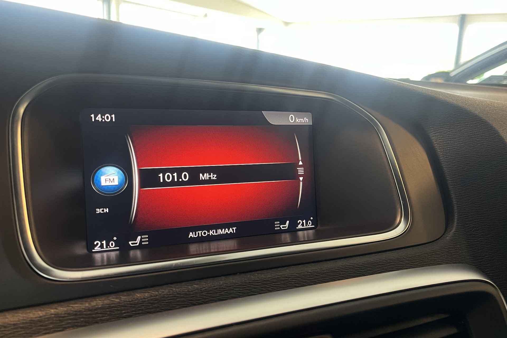 Volvo V40 T3 Polar+ Sport Automaat | Rijklaarprijs | Harman Kardon | Pano dak | Trekhaak - 20/46