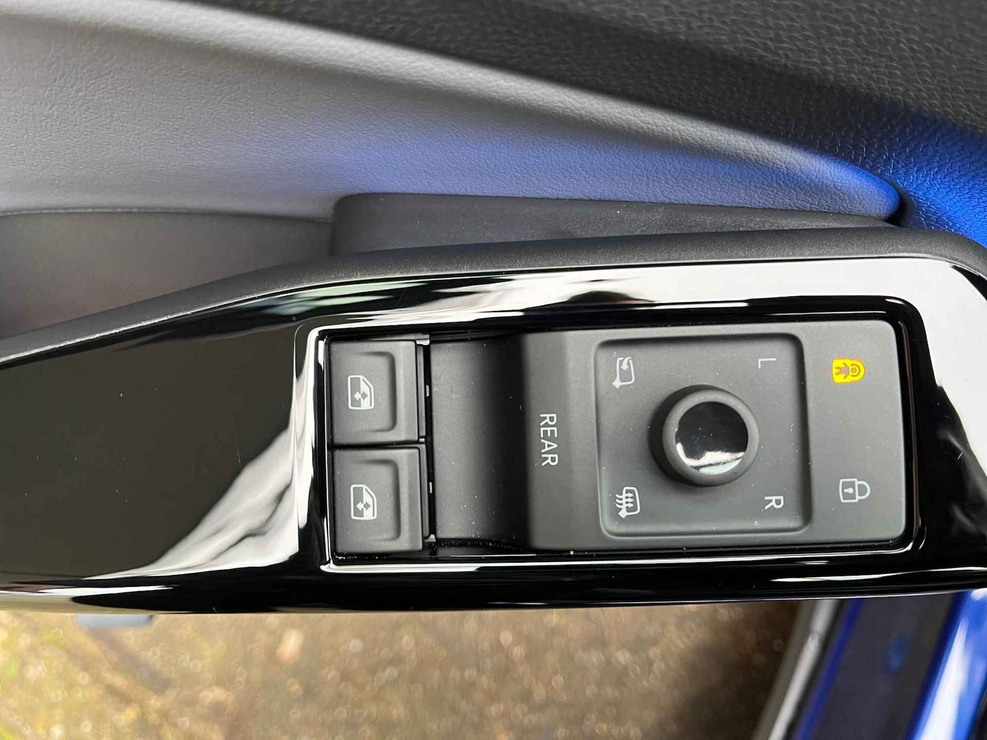 Volkswagen ID.4 Pure 52 kWh | Wegklapbare Trekhaak |  | Achteruitrijcamera | Adaptieve cruise control | Apple CarPlay / Android auto | Parkeersensoren | Elektrisch inklapbare spiegels | - 24/29