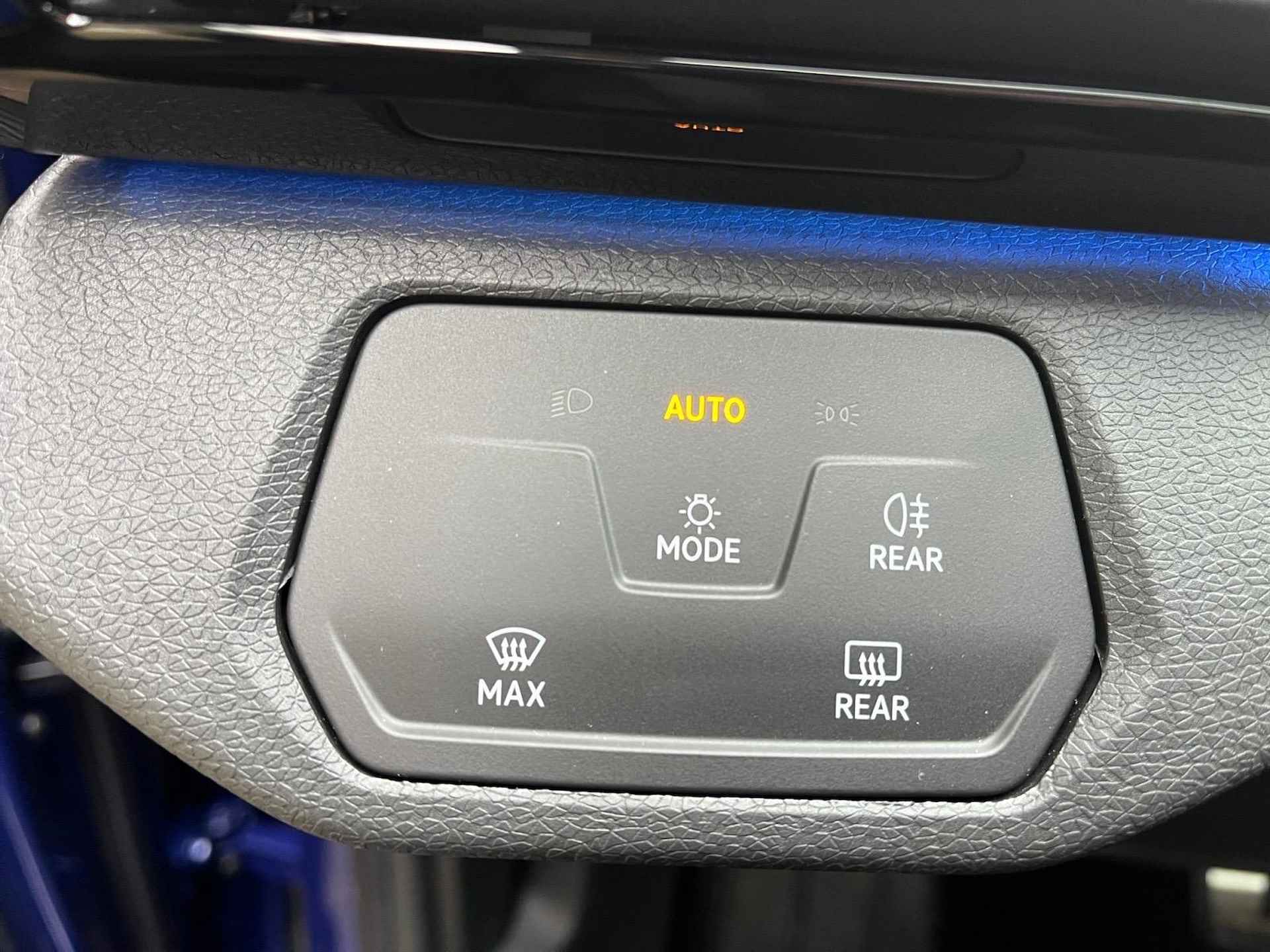 Volkswagen ID.4 Pure 52 kWh | Wegklapbare Trekhaak |  | Achteruitrijcamera | Adaptieve cruise control | Apple CarPlay / Android auto | Parkeersensoren | Elektrisch inklapbare spiegels | - 25/29