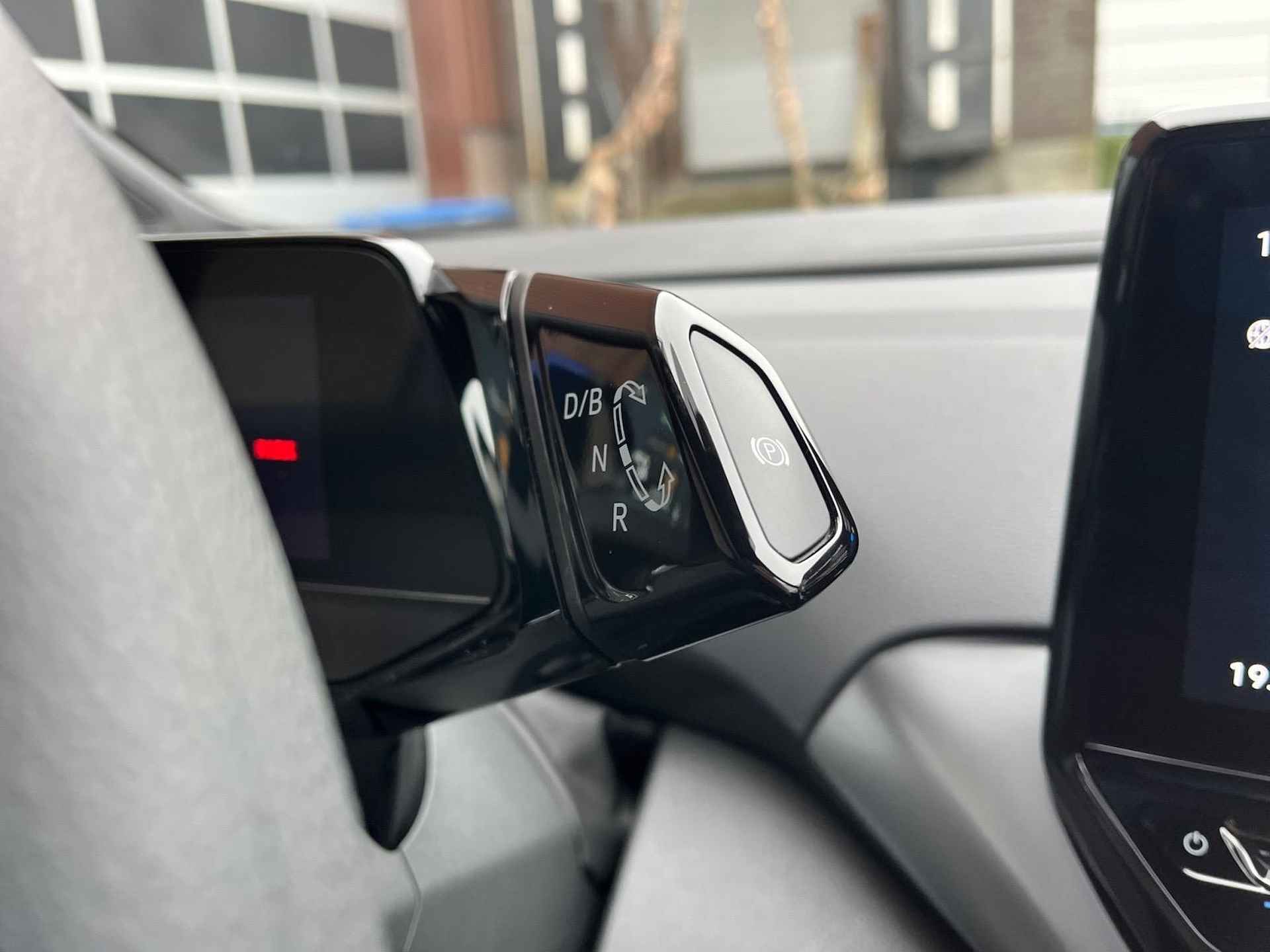 Volkswagen ID.4 Pure 52 kWh | Wegklapbare Trekhaak |  | Achteruitrijcamera | Adaptieve cruise control | Apple CarPlay / Android auto | Parkeersensoren | Elektrisch inklapbare spiegels | - 27/29