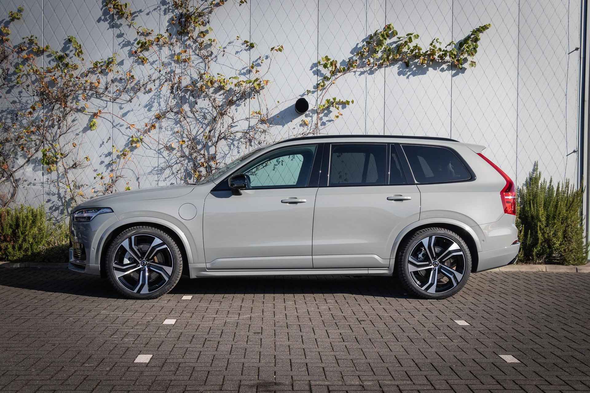 Volvo XC90 T8 Plug-in hybrid AWD Ultra Dark | Luchtvering | Bowers & Wilkins high-end audio | Massagestoelen | 22 Inch | 360 Graden camera | Adaptieve Cruise Control - 5/31