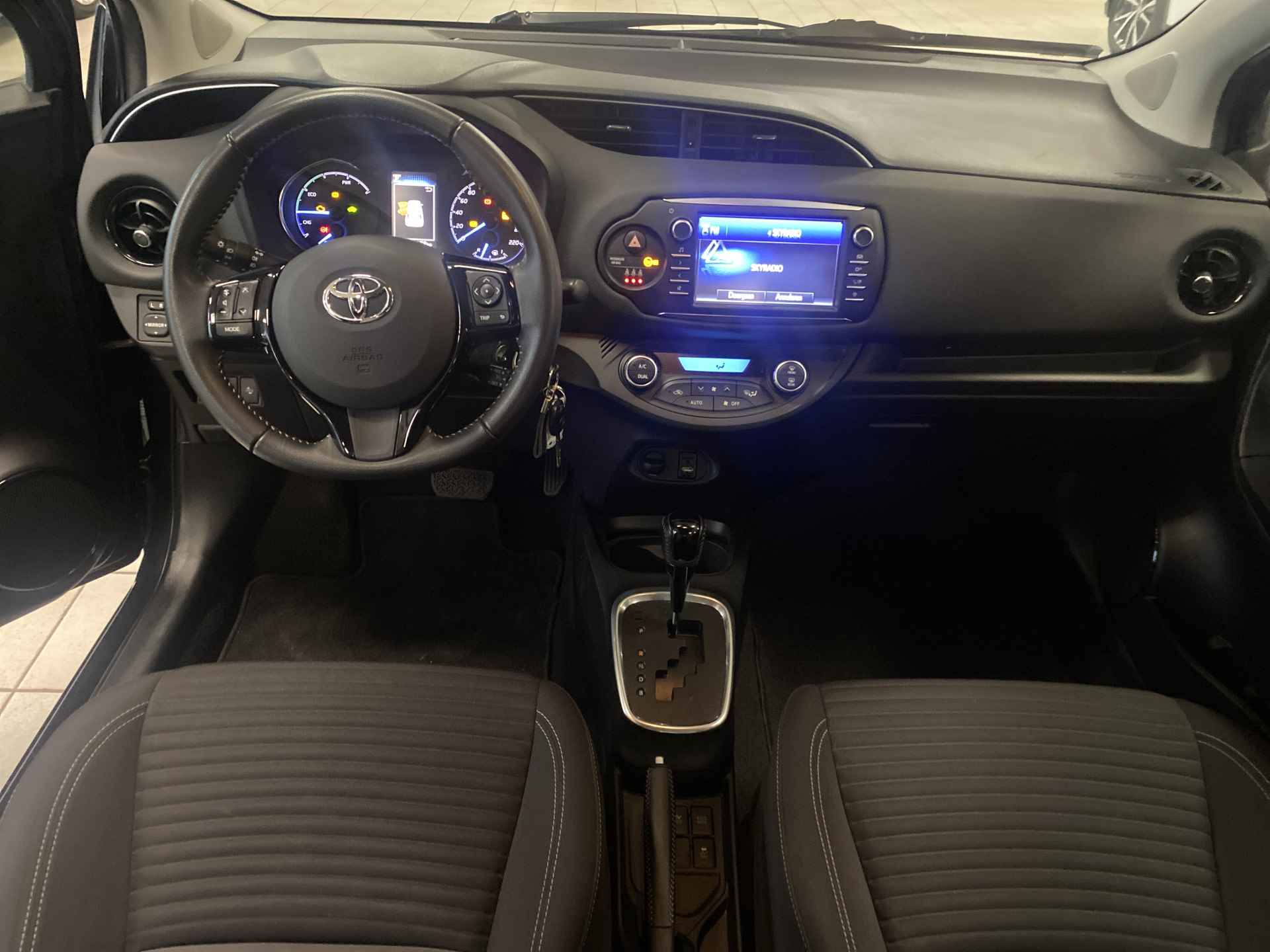 Toyota Yaris 1.5 Hybrid Design - 10/27