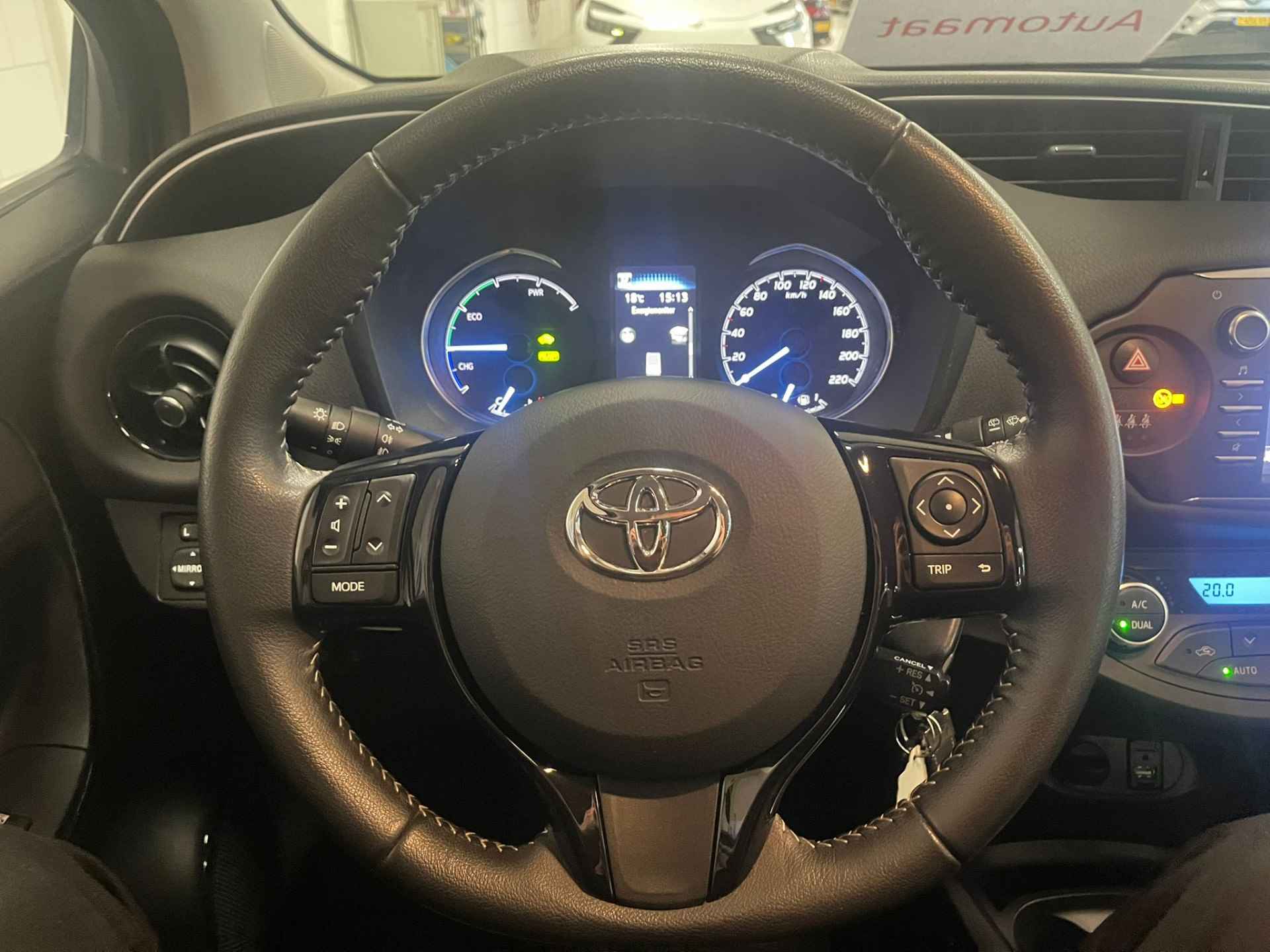 Toyota Yaris 1.5 Hybrid Design - 22/27