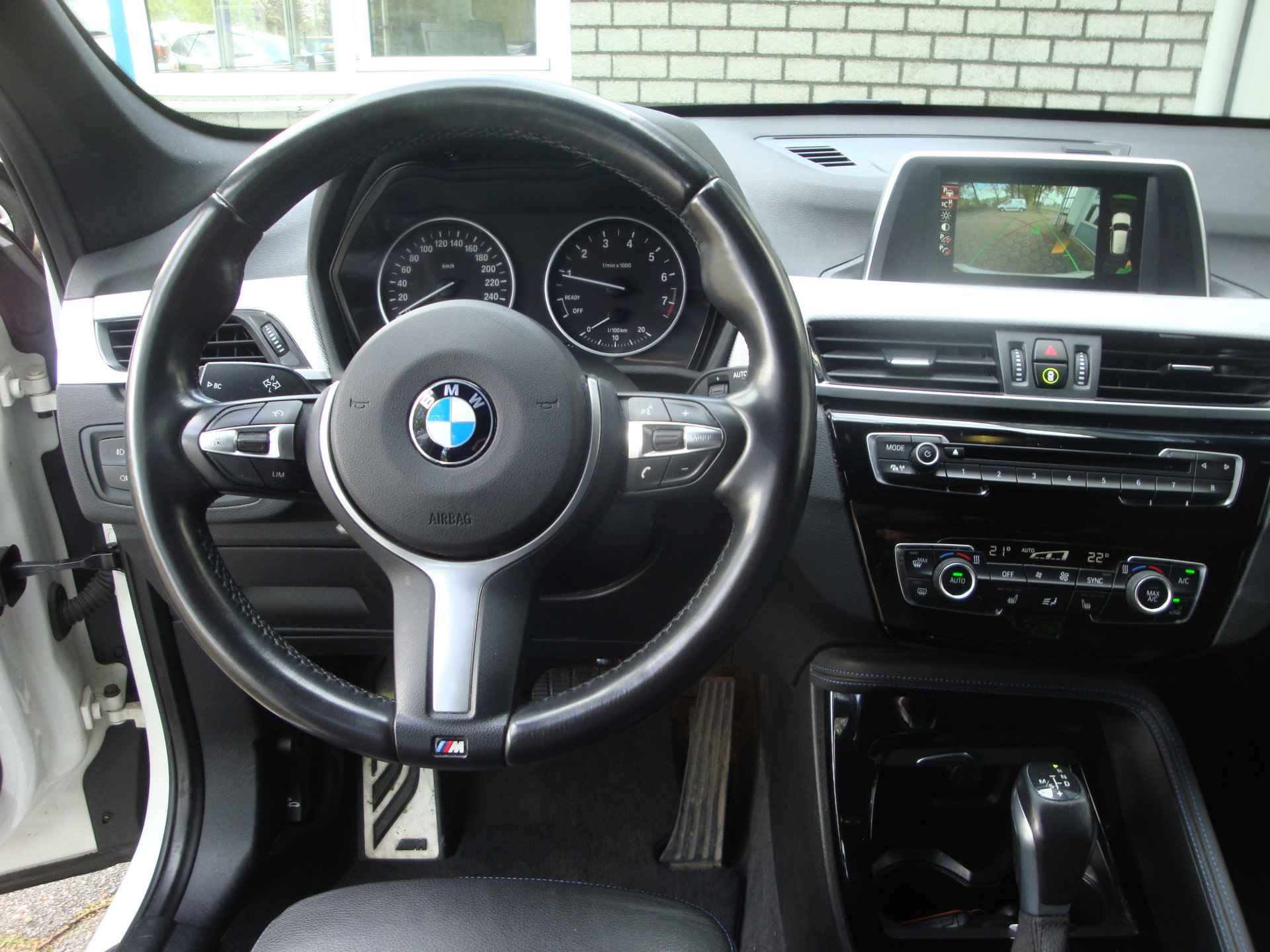 BMW X1 xDrive20i High Executive / Panorama dak - 11/25