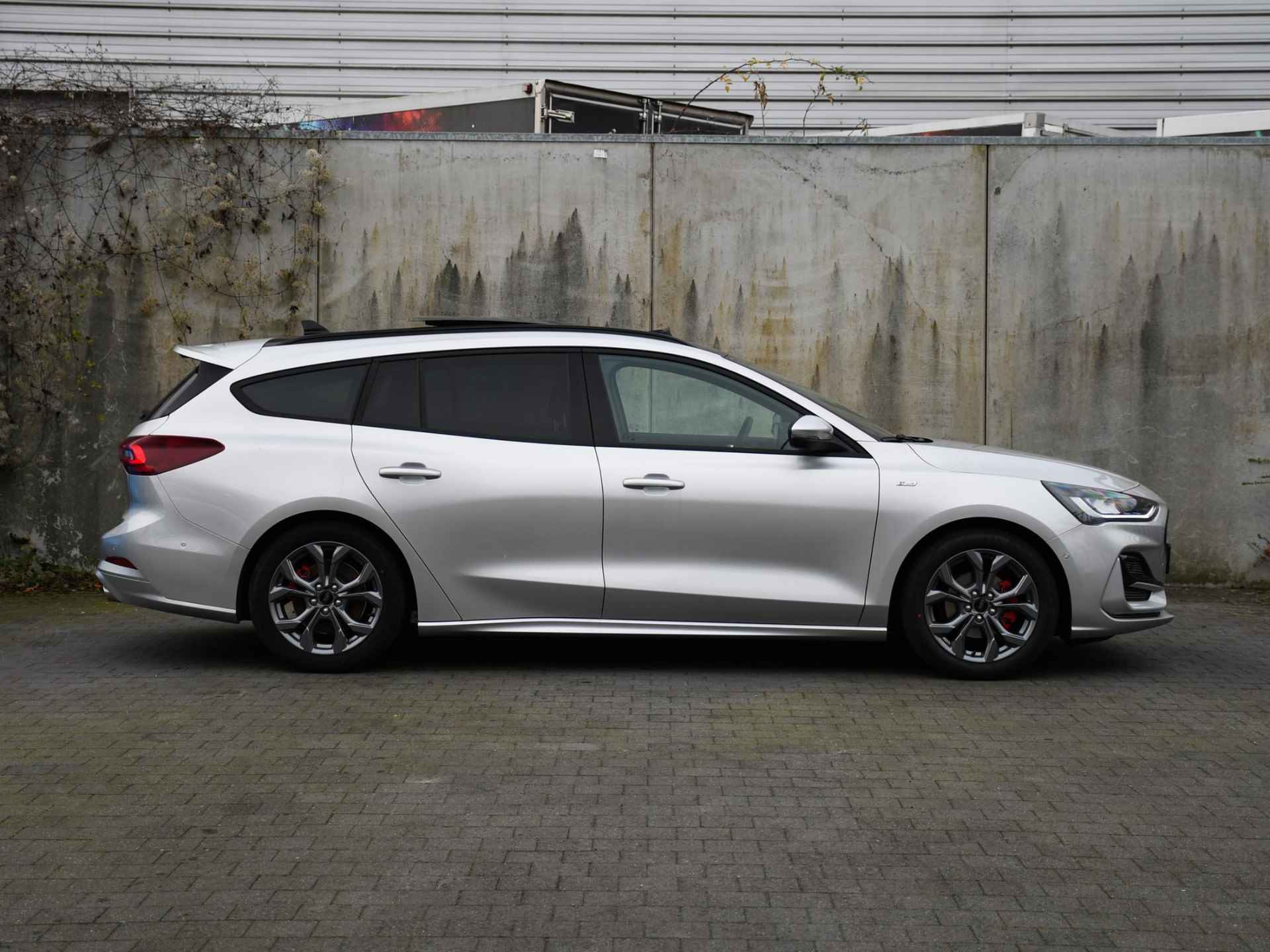 Ford Focus Wagon ST Line X 1.0 EcoBoost Hybrid 125pk SCHUIF-DAK | DRIVER ASSISTANCE PACK | WINTER PACK | 17''LM | B&O - 4/37