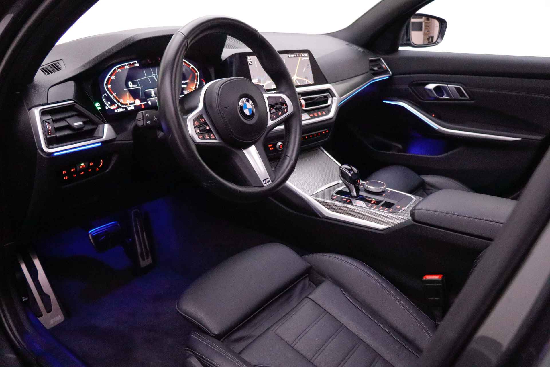 BMW 3-serie 330iA M-SPORT High Executive SCHUIFDAK/LASER LED/HEAD UP/CAMERA/ACC/LEDER/NAVI/20''LMV/ELEK TREKHAAK/BLINDSPOT - 19/35