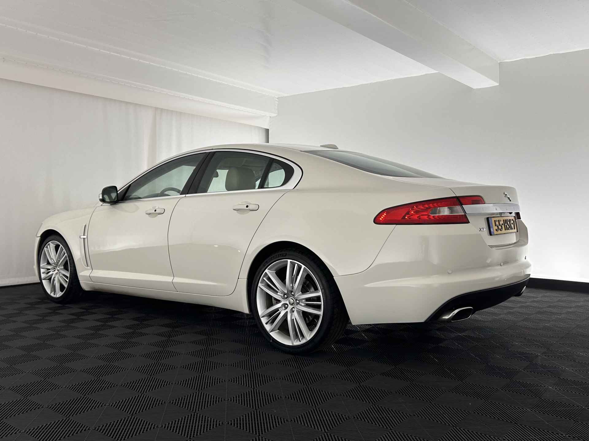 Jaguar XF 2.7D V6 Luxury Aut. *NAVI-FULLMAP | BI-XENON | FULL-LEATHER | MEMORY-PACK | CAMERA | ECC | SHIFT-PADDLES | PDC | KEYLESS | COMFORT-SEATS | 20''ALU* - 4/29