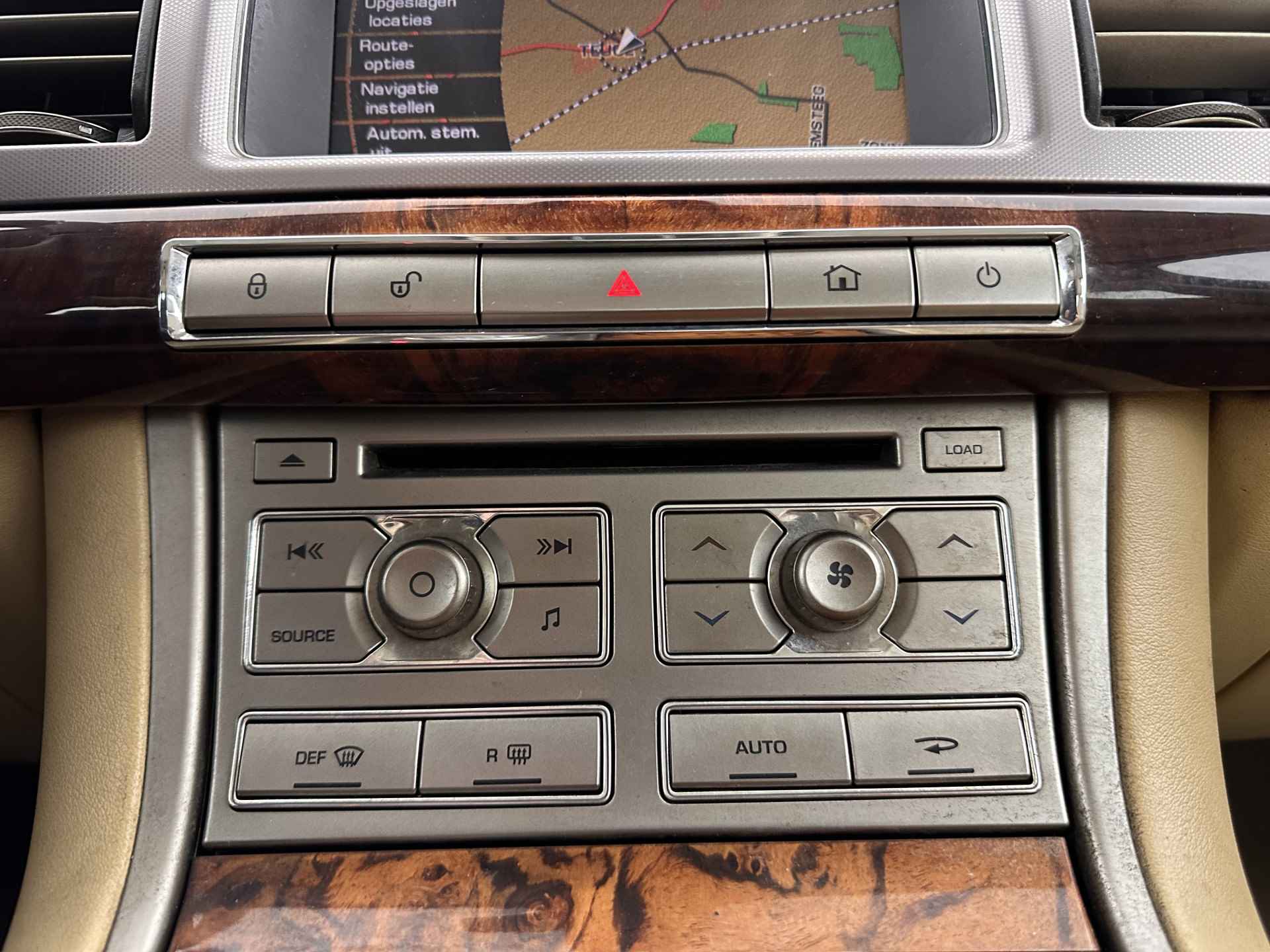 Jaguar XF 2.7D V6 Luxury Aut. *NAVI-FULLMAP | BI-XENON | FULL-LEATHER | MEMORY-PACK | CAMERA | ECC | SHIFT-PADDLES | PDC | KEYLESS | COMFORT-SEATS | 20''ALU* - 15/29