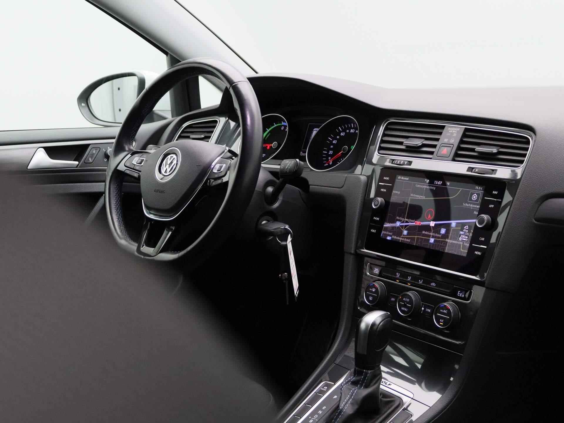 Volkswagen e-Golf E-DITION | Warmtepomp | Navi | Adaptive Cruise | LED | PDC V+A | Spiegel-pakket | 12 Maand BOVAG Garantie! | - 30/37