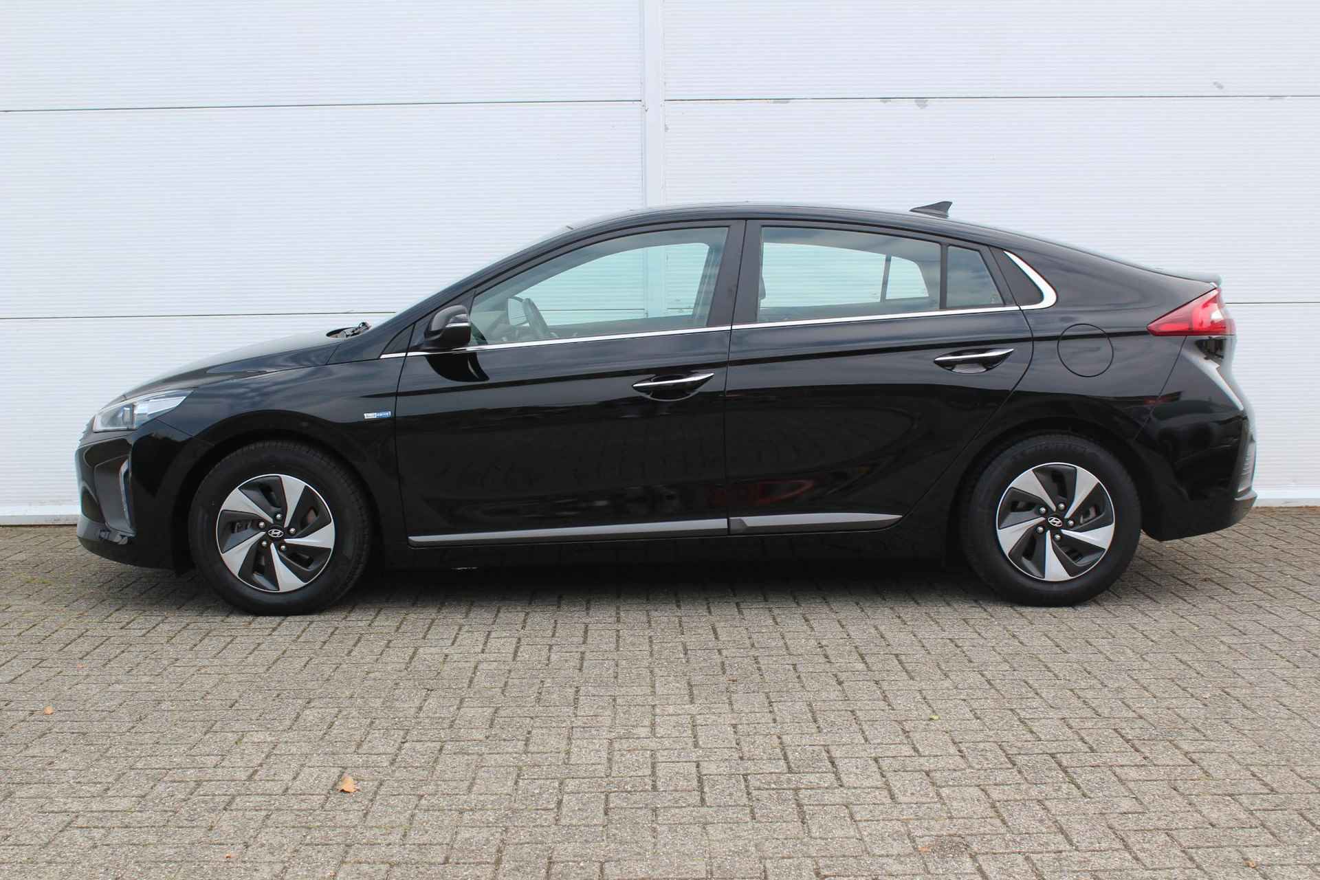 Hyundai IONIQ 1.6 GDi Premium / Elektrisch Schuif-/Kanteldak / Navigatie + Apple Carplay/Android Auto / Climate Control / Cruise Control Adaptief / Keyless Entry & Start / - 8/49